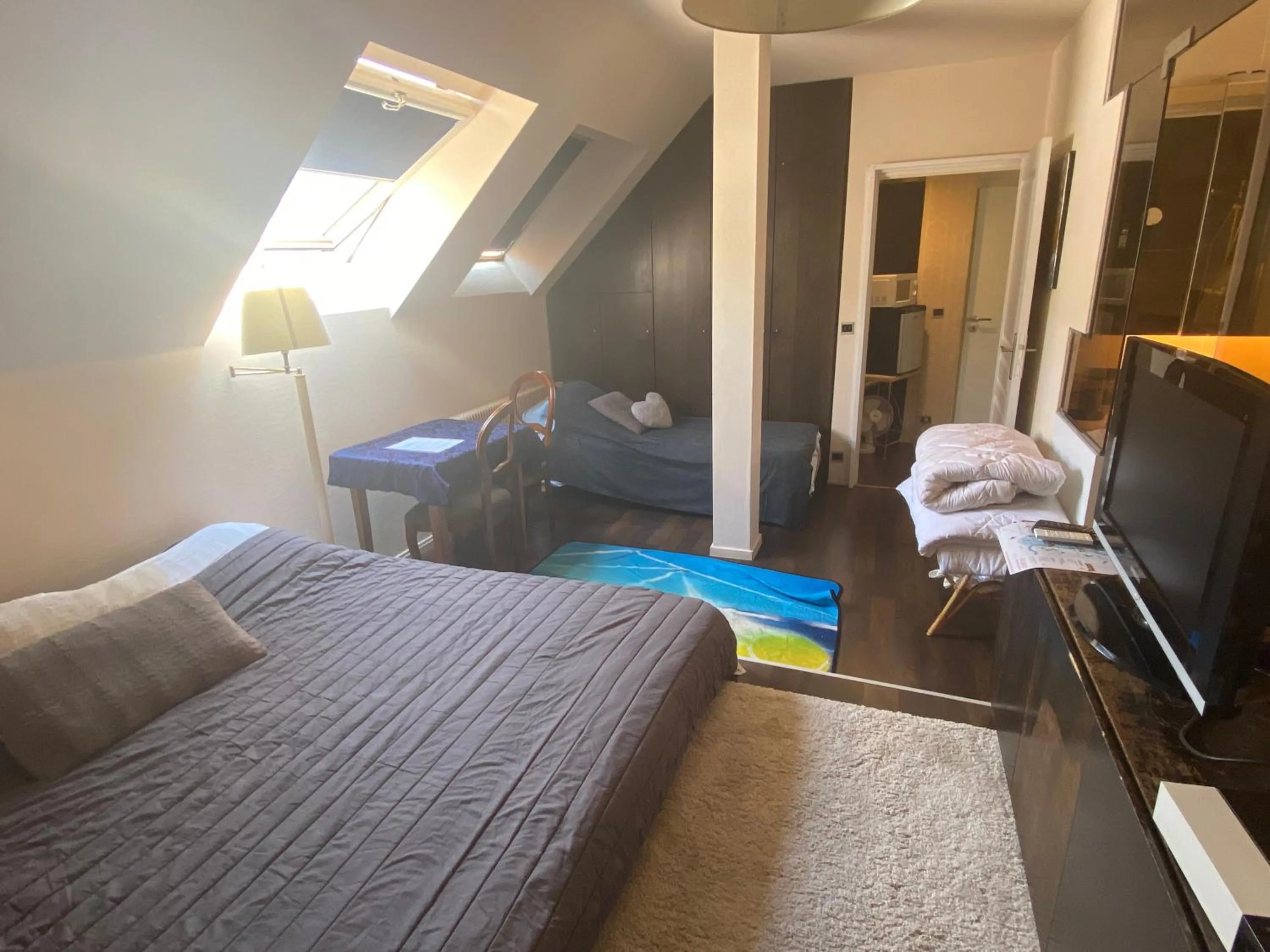 Photo of the whole room, Bed in Chambres Privatives Chez l'Habitant