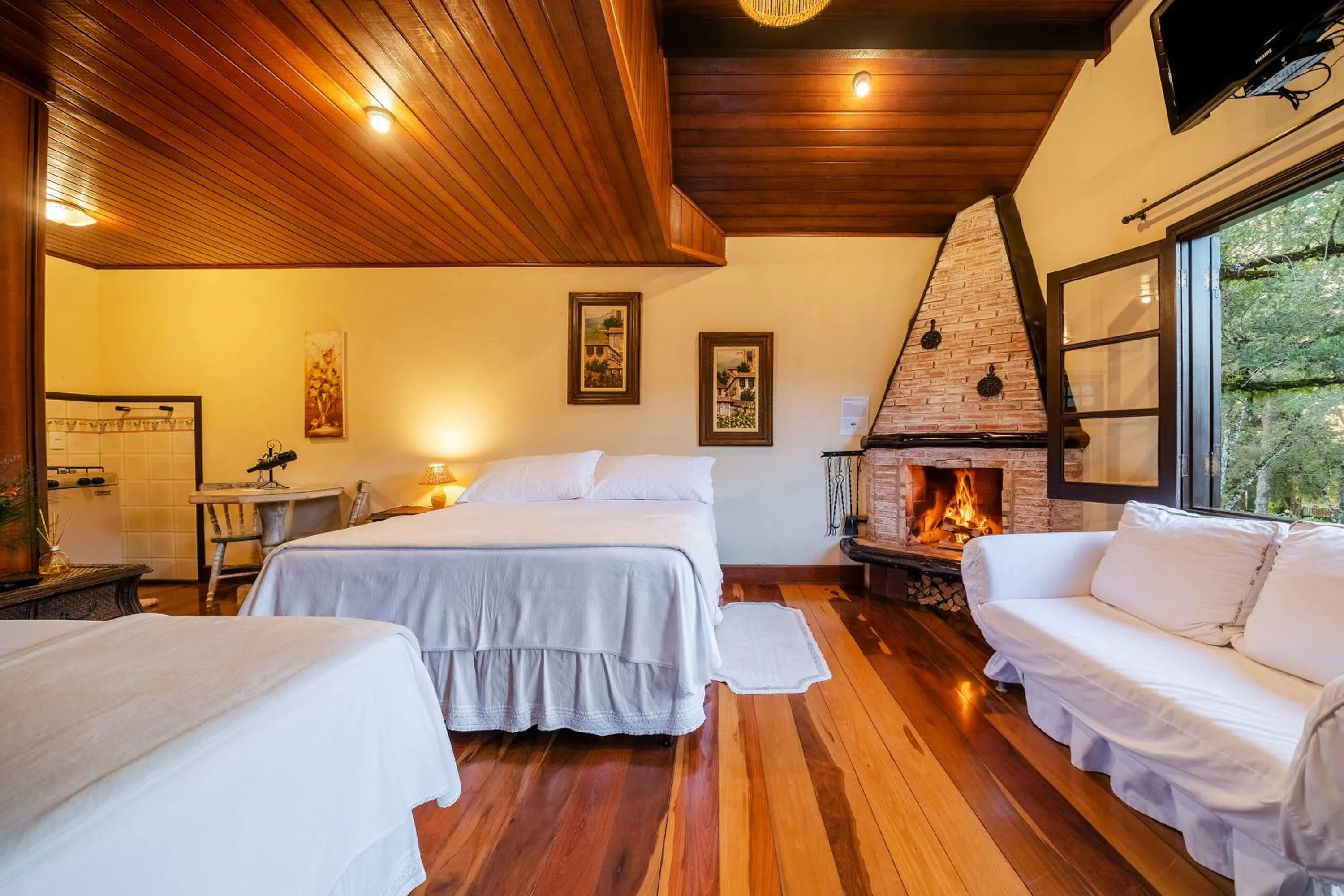 Photo of the whole room, Bed in Pousada & Spa Cantos e Contos