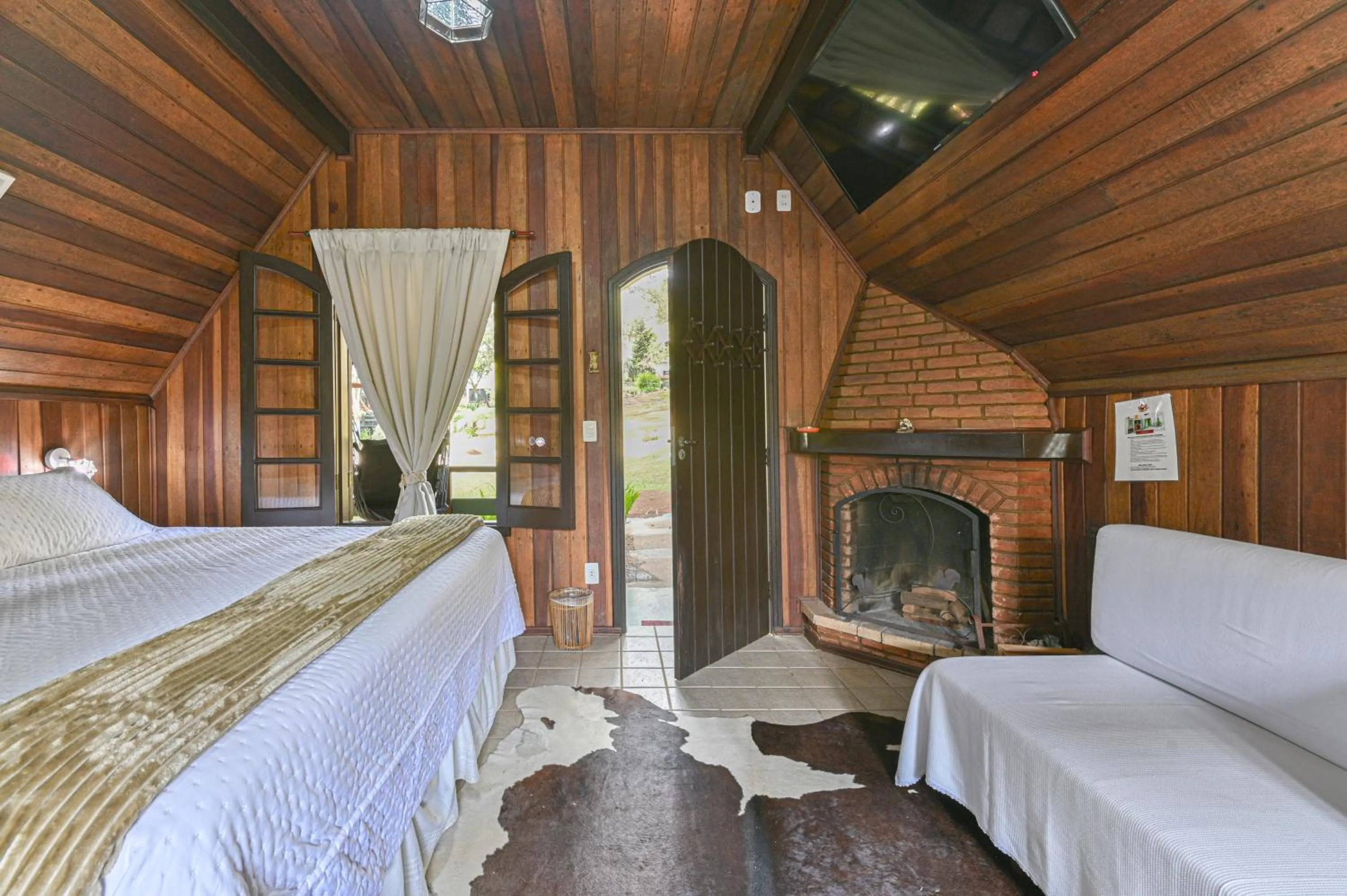 Photo of the whole room, Bed in Pousada & Spa Cantos e Contos