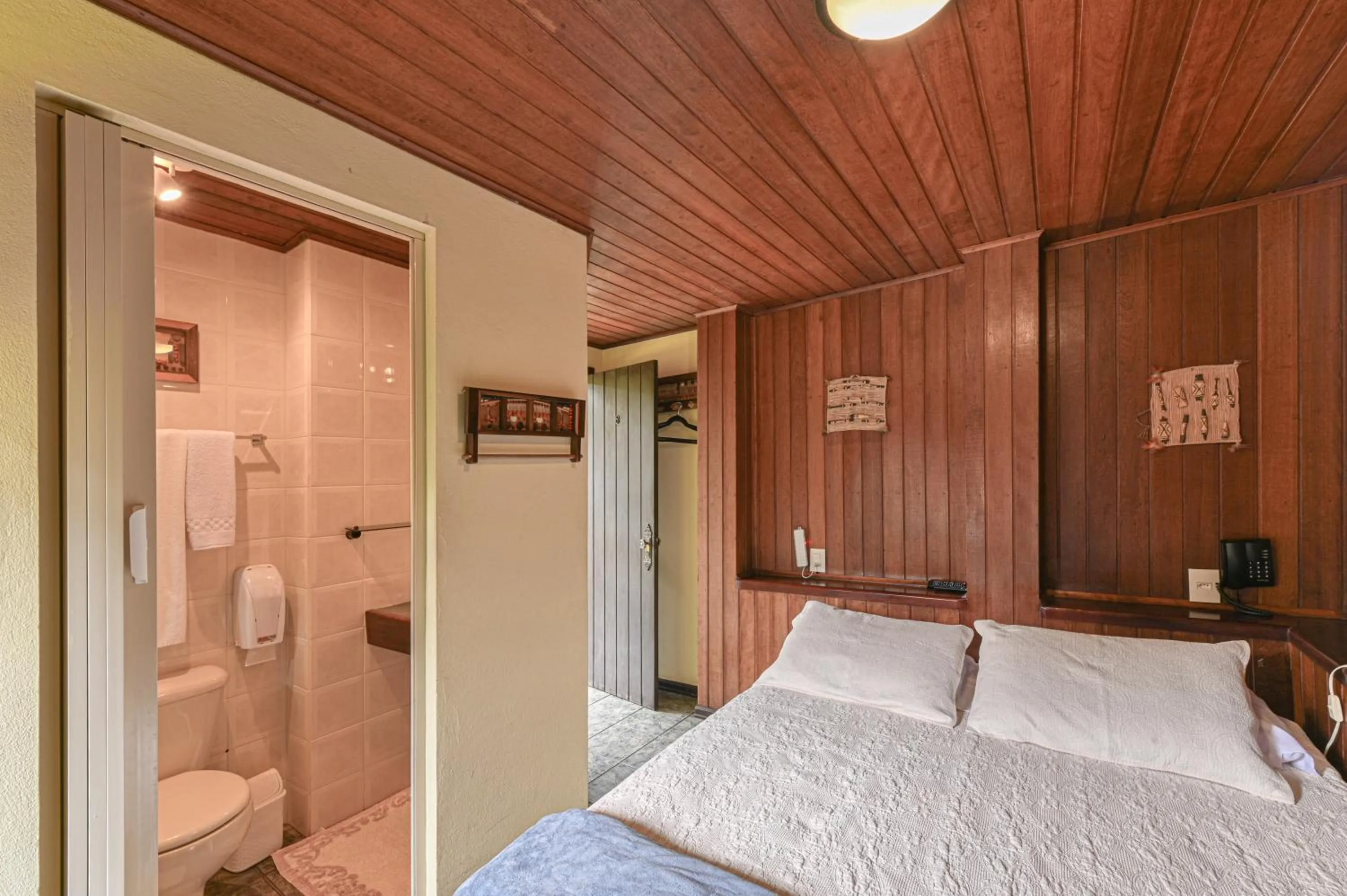 Photo of the whole room, Bed in Pousada & Spa Cantos e Contos