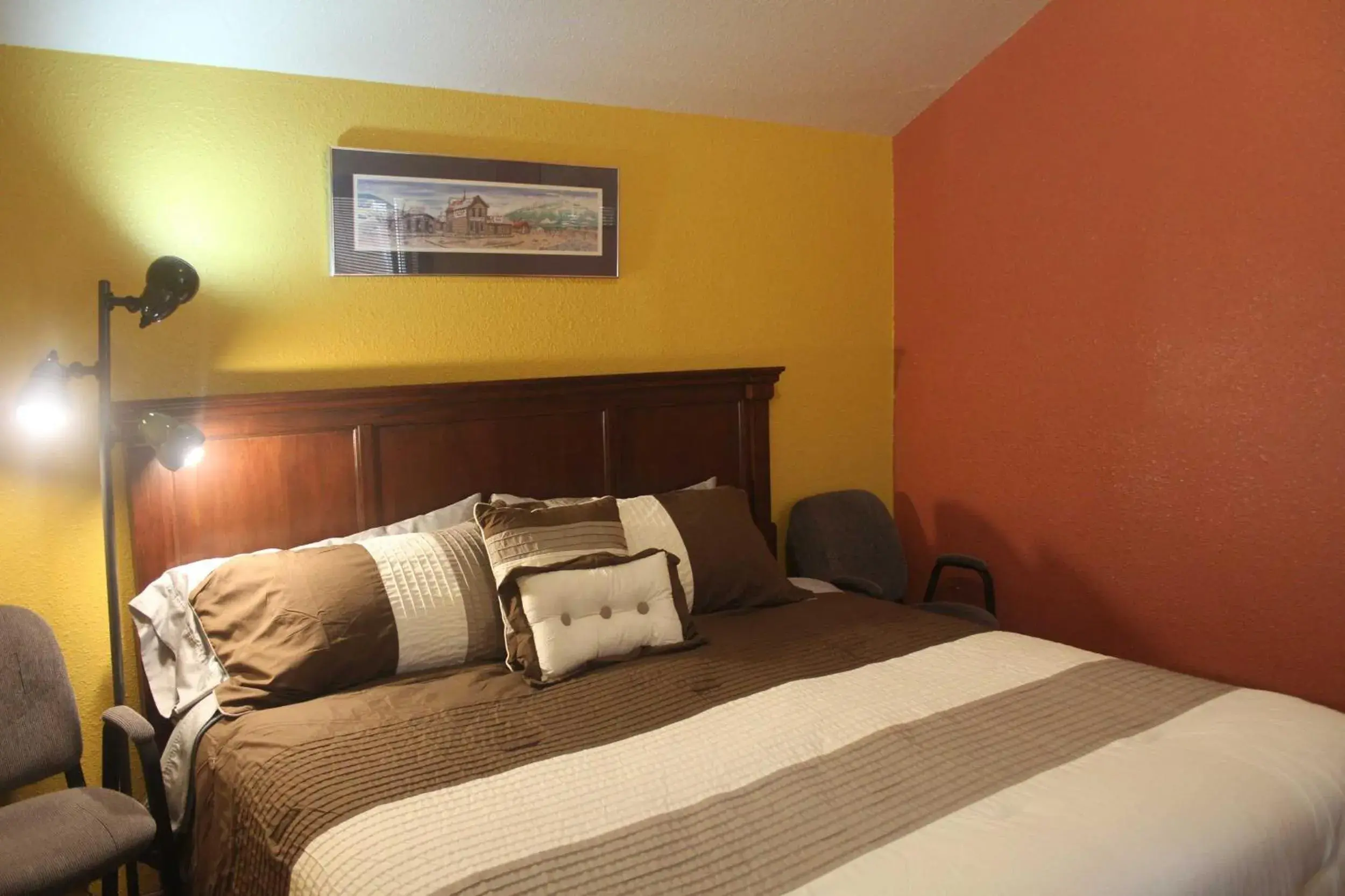 Superior King Room - single occupancy in Uncle Nicolai's Inn B&B Superior King Room - single occupancy in Uncle Nicolai's Inn B&B