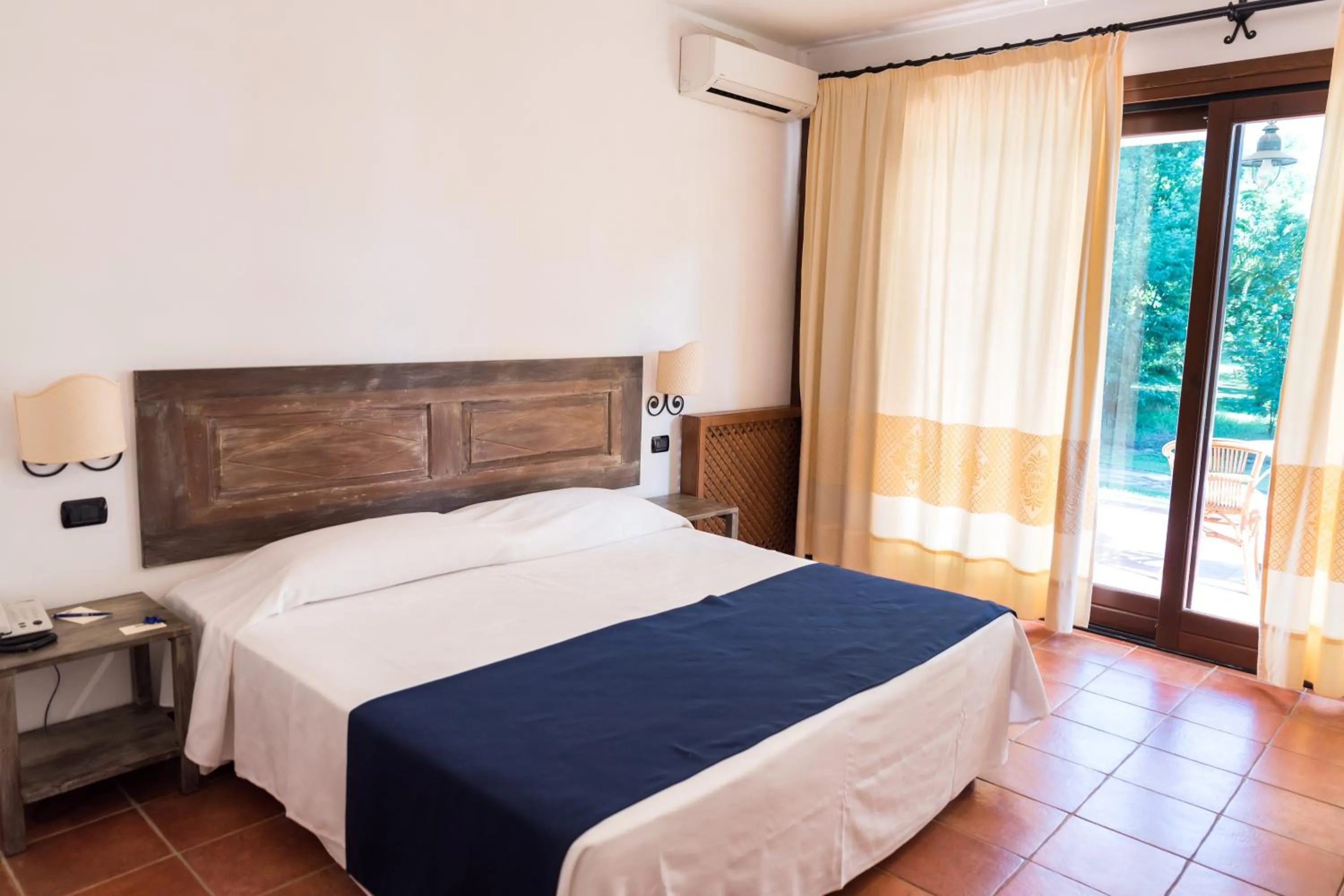 Photo of the whole room, Bed in Hotel Costa dei Fiori