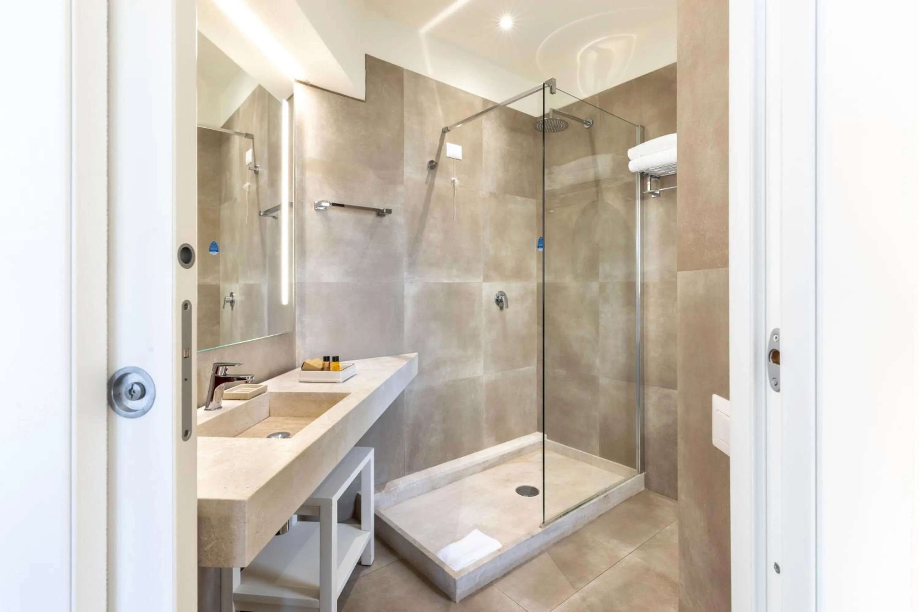 Shower in Hotel Costa dei Fiori