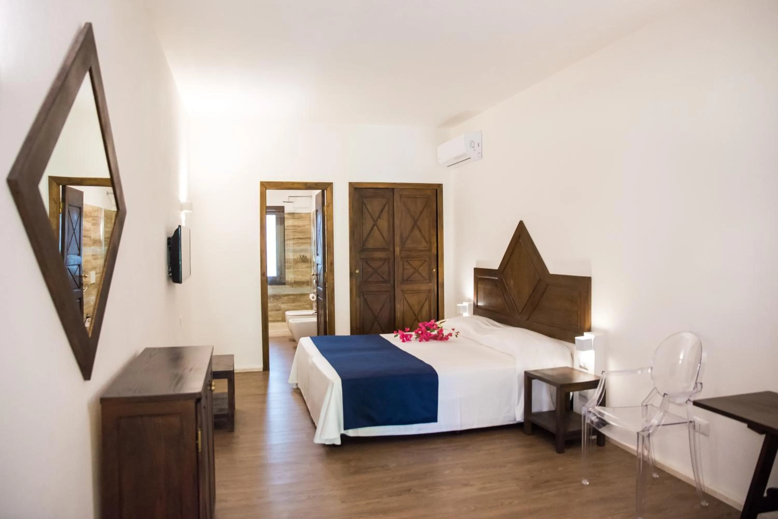 Photo of the whole room, Bed in Hotel Costa dei Fiori