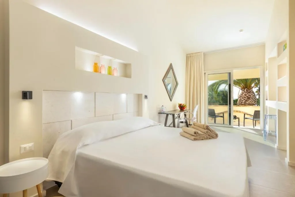 Photo of the whole room, Bed in Hotel Costa dei Fiori