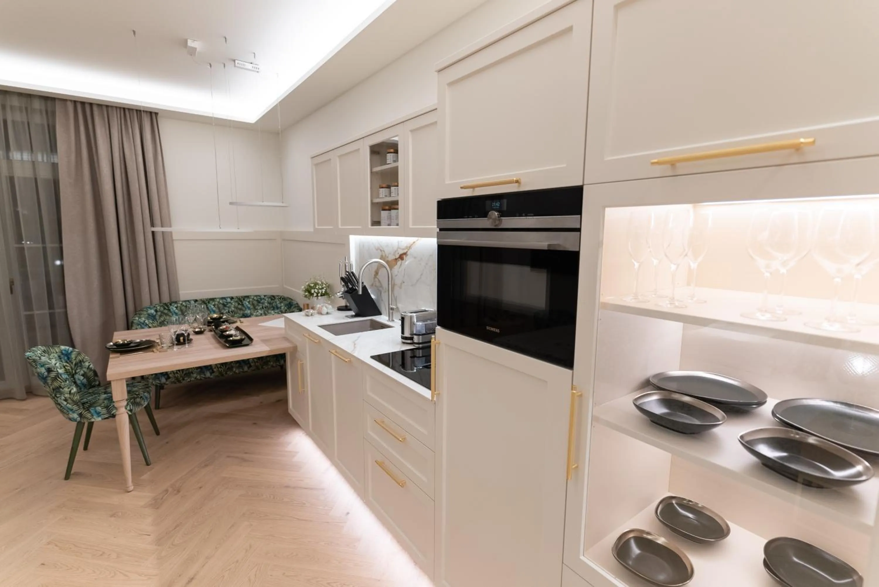 Kitchen or kitchenette in SCHLOSSRESIDENZ - Boutique Apartments & Hotel Suiten