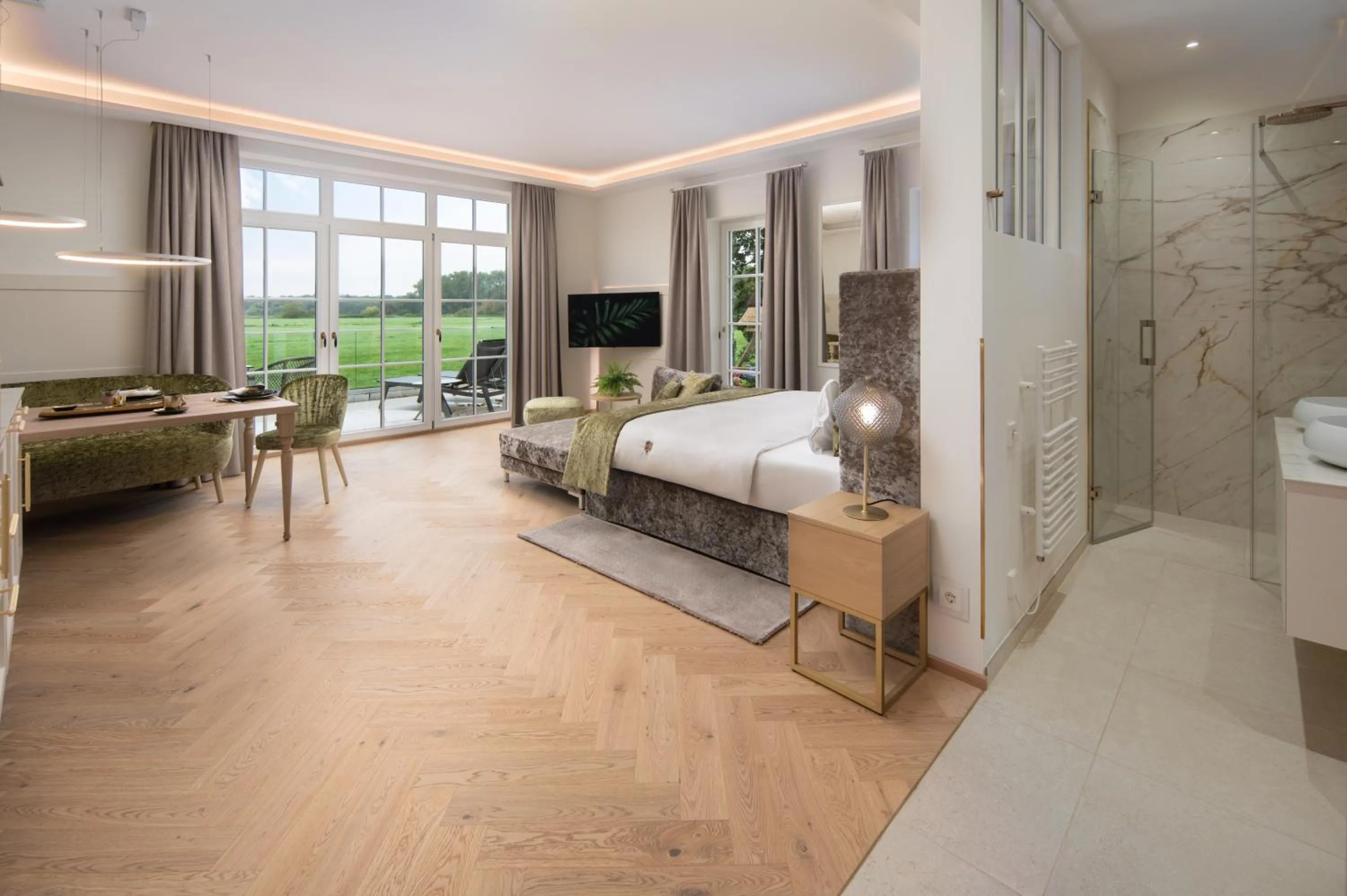 Living room, Bed in SCHLOSSRESIDENZ - Boutique Apartments & Hotel Suiten