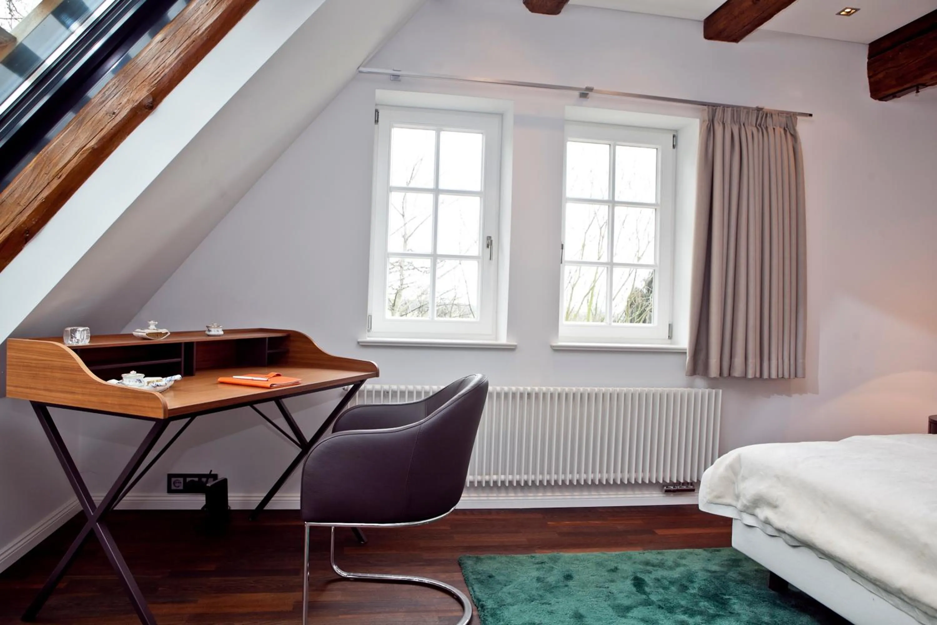 Seating area, Bed in SCHLOSSRESIDENZ - Boutique Apartments & Hotel Suiten