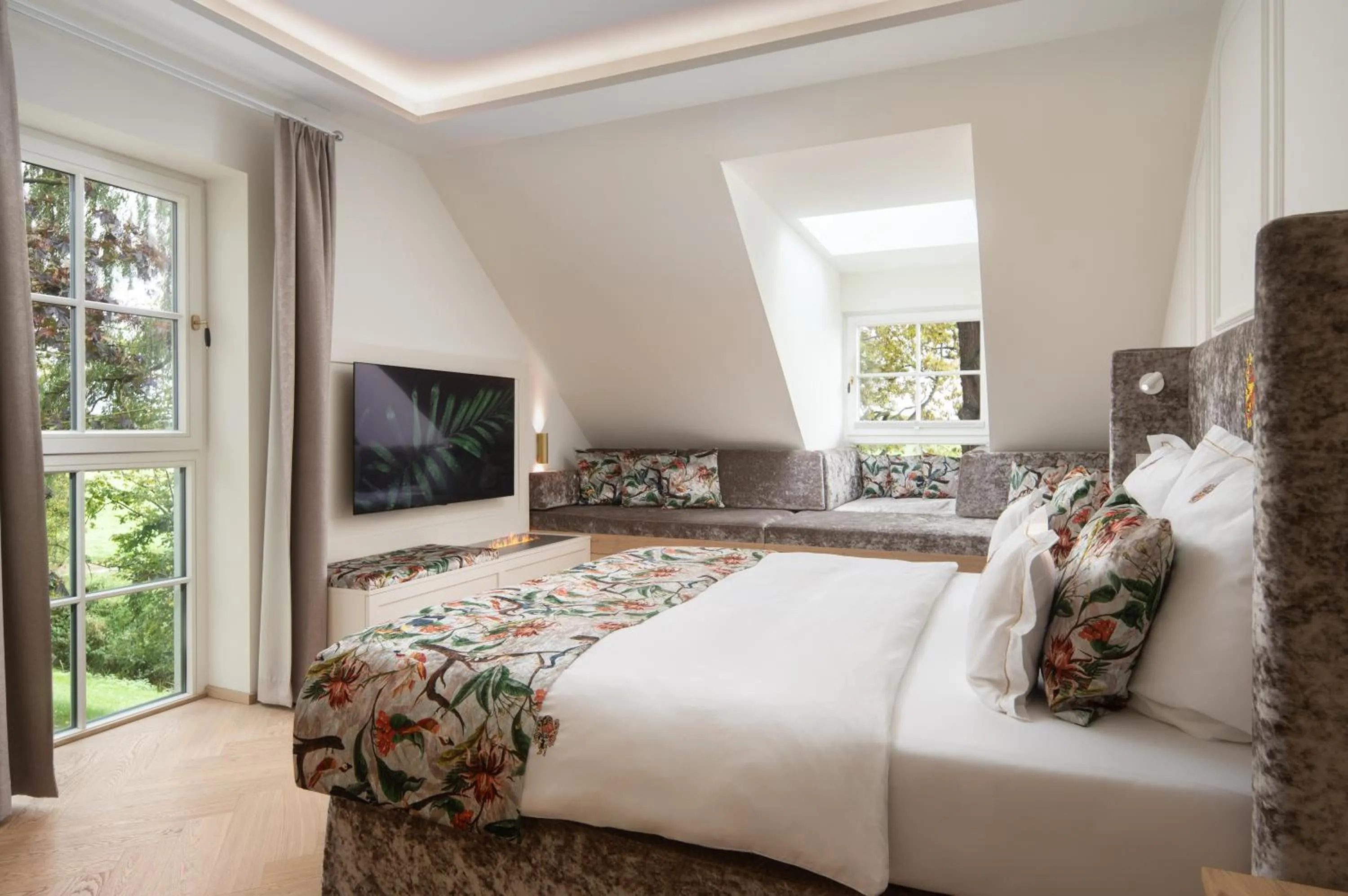 Photo of the whole room, Bed in SCHLOSSRESIDENZ - Boutique Apartments & Hotel Suiten