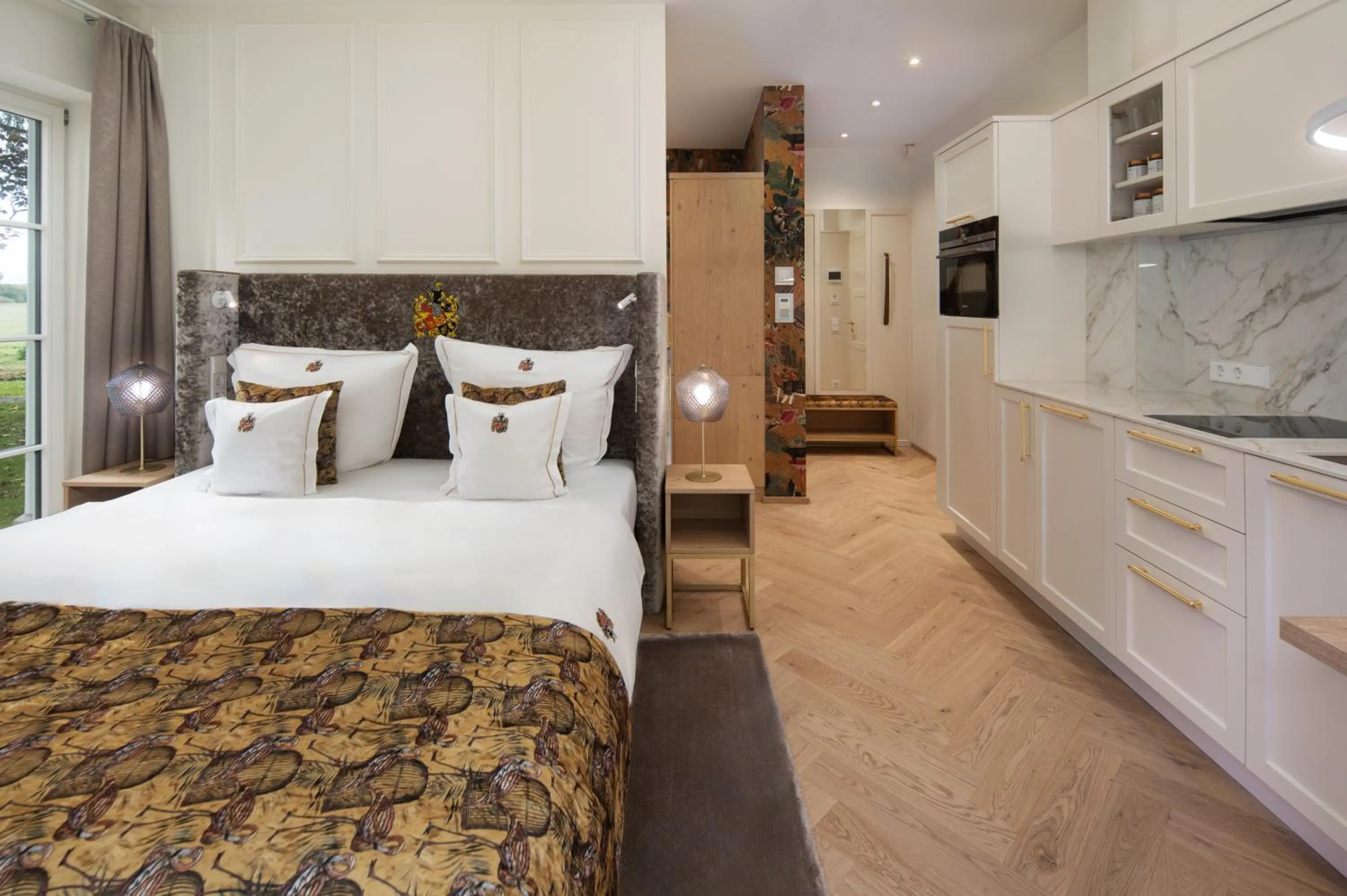 Staff, Bed in SCHLOSSRESIDENZ - Boutique Apartments & Hotel Suiten