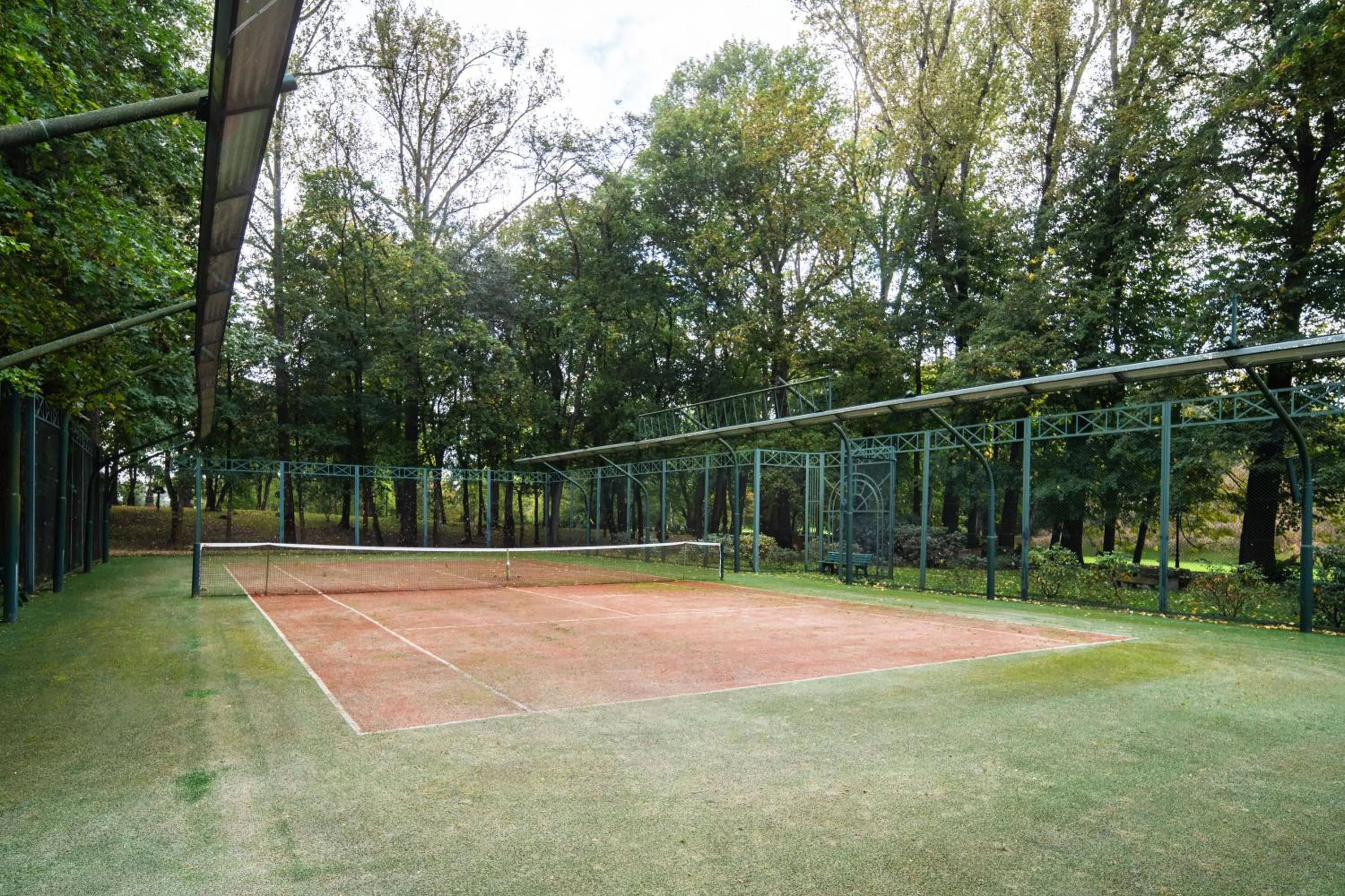 Tennis court in SCHLOSSRESIDENZ - Boutique Apartments & Hotel Suiten