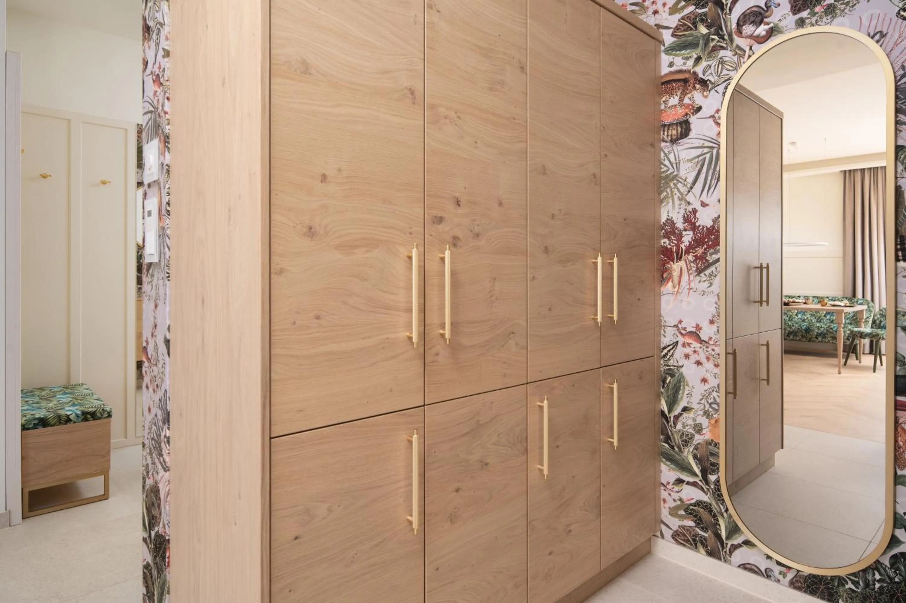 wardrobe in SCHLOSSRESIDENZ - Boutique Apartments & Hotel Suiten