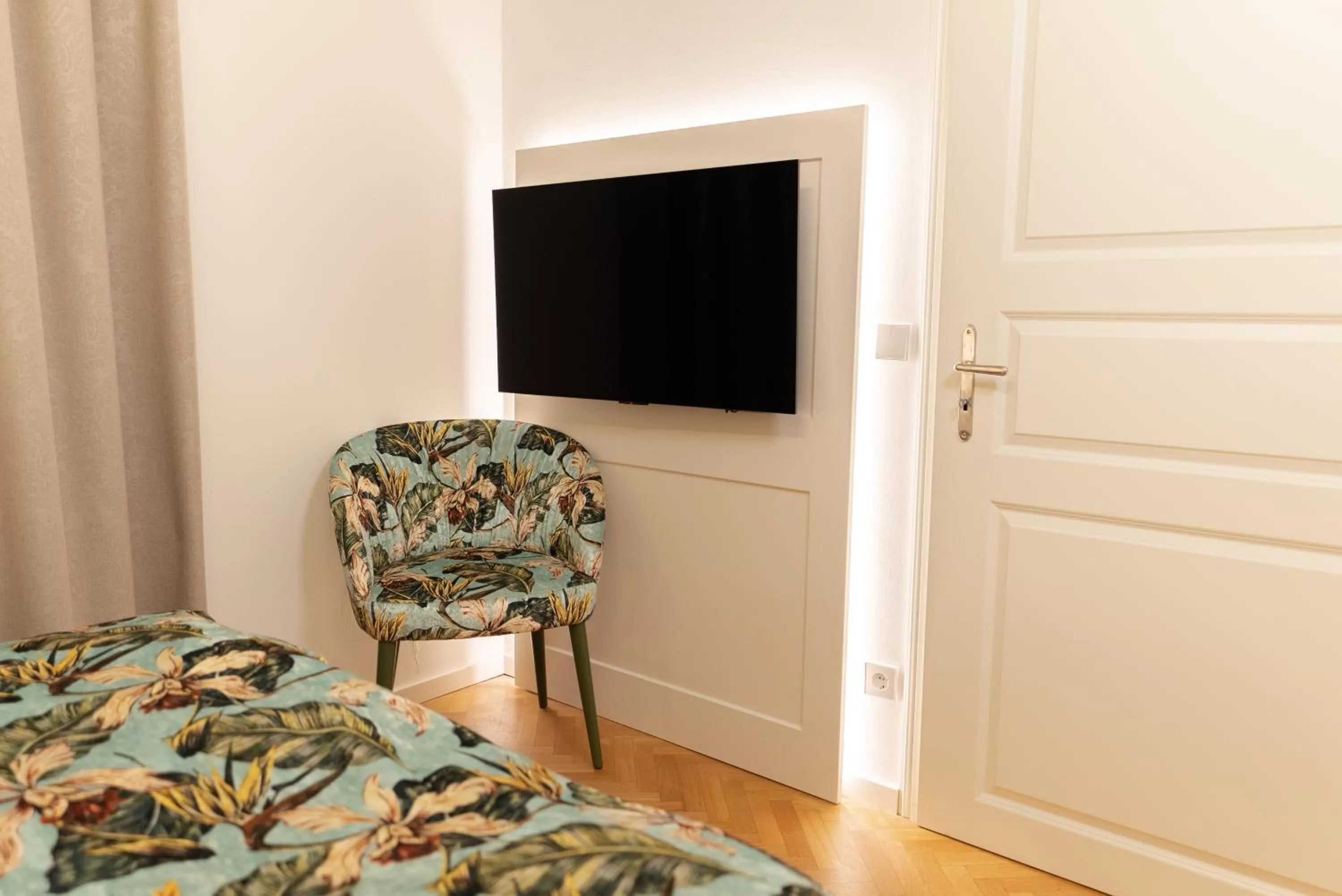 Photo of the whole room, Bed in SCHLOSSRESIDENZ - Boutique Apartments & Hotel Suiten