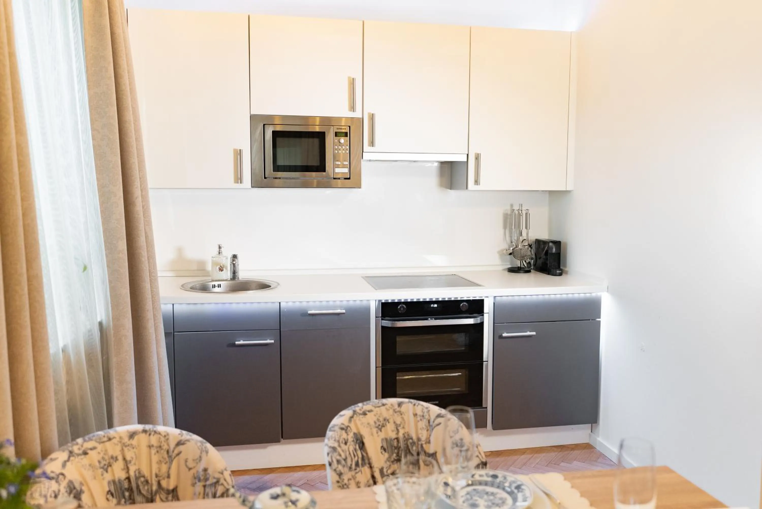 Kitchen or kitchenette in SCHLOSSRESIDENZ - Boutique Apartments & Hotel Suiten