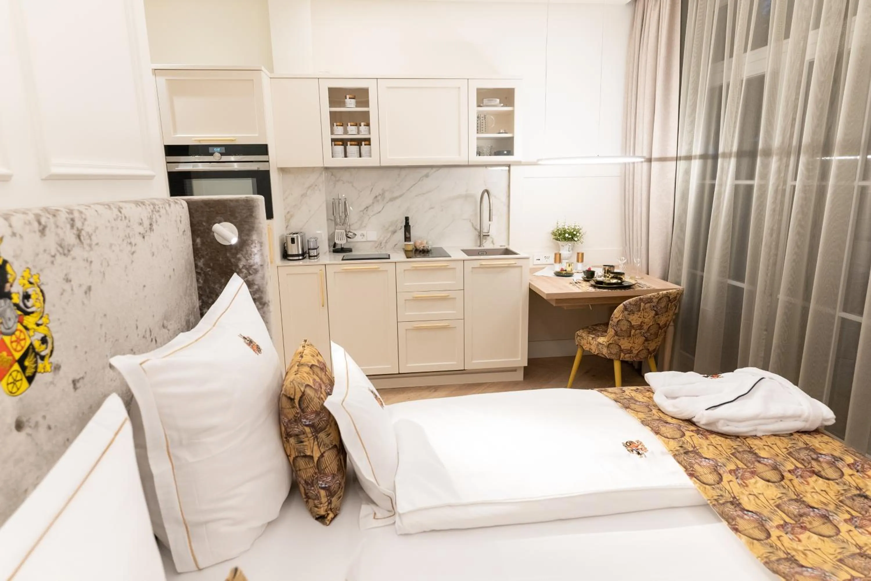 Photo of the whole room, Bed in SCHLOSSRESIDENZ - Boutique Apartments & Hotel Suiten