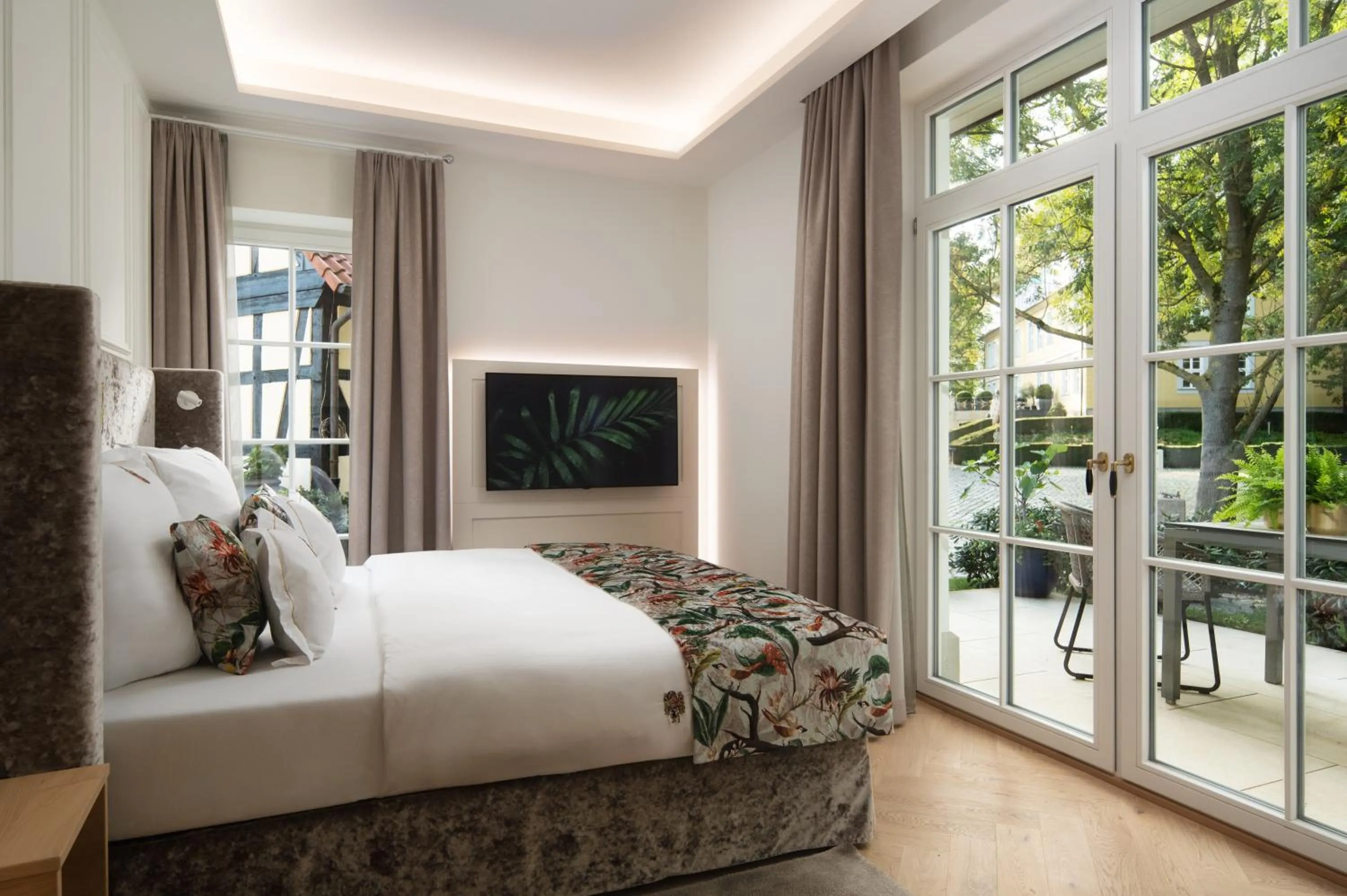 Photo of the whole room, Bed in SCHLOSSRESIDENZ - Boutique Apartments & Hotel Suiten