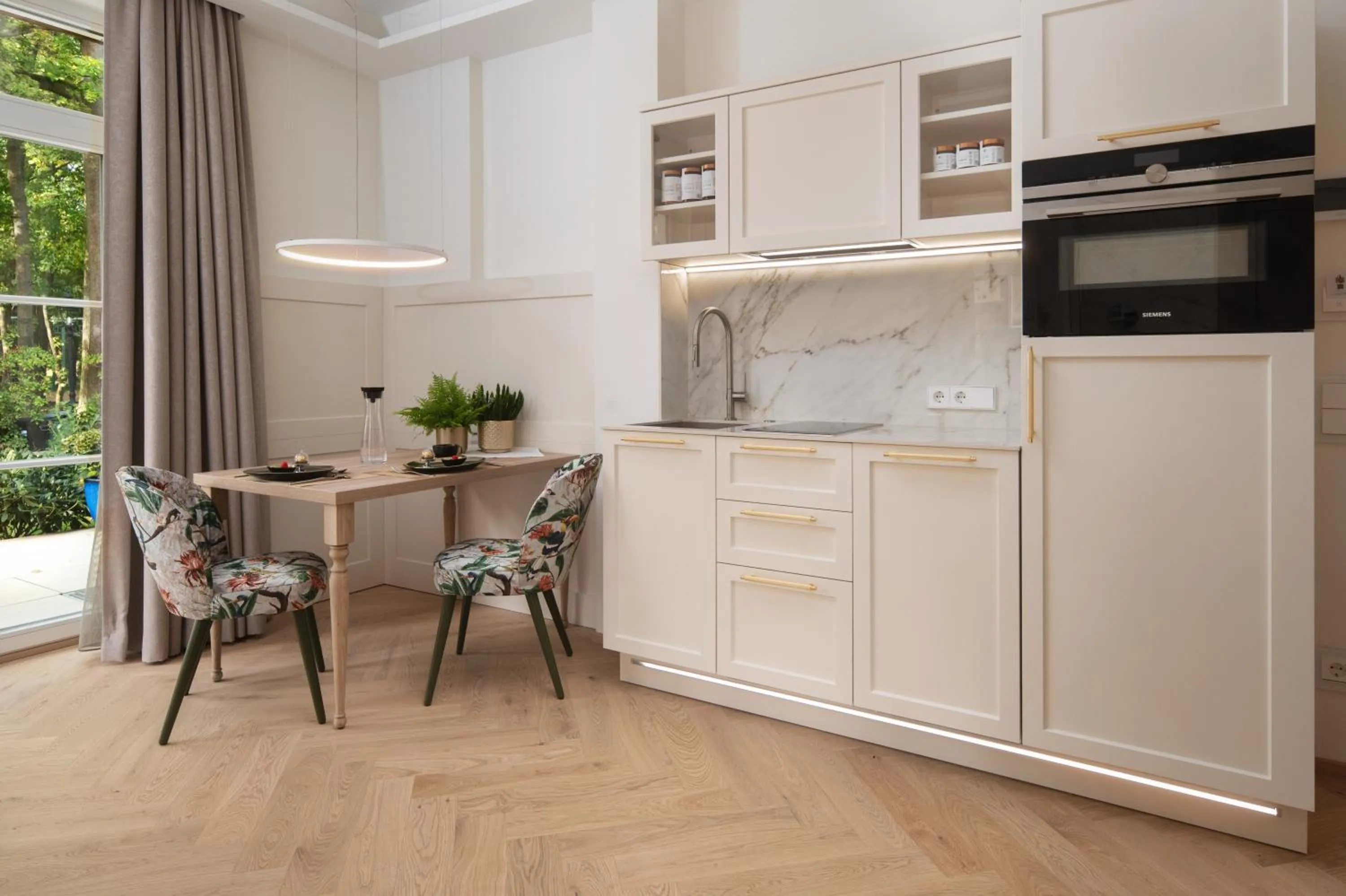 Kitchen or kitchenette in SCHLOSSRESIDENZ - Boutique Apartments & Hotel Suiten