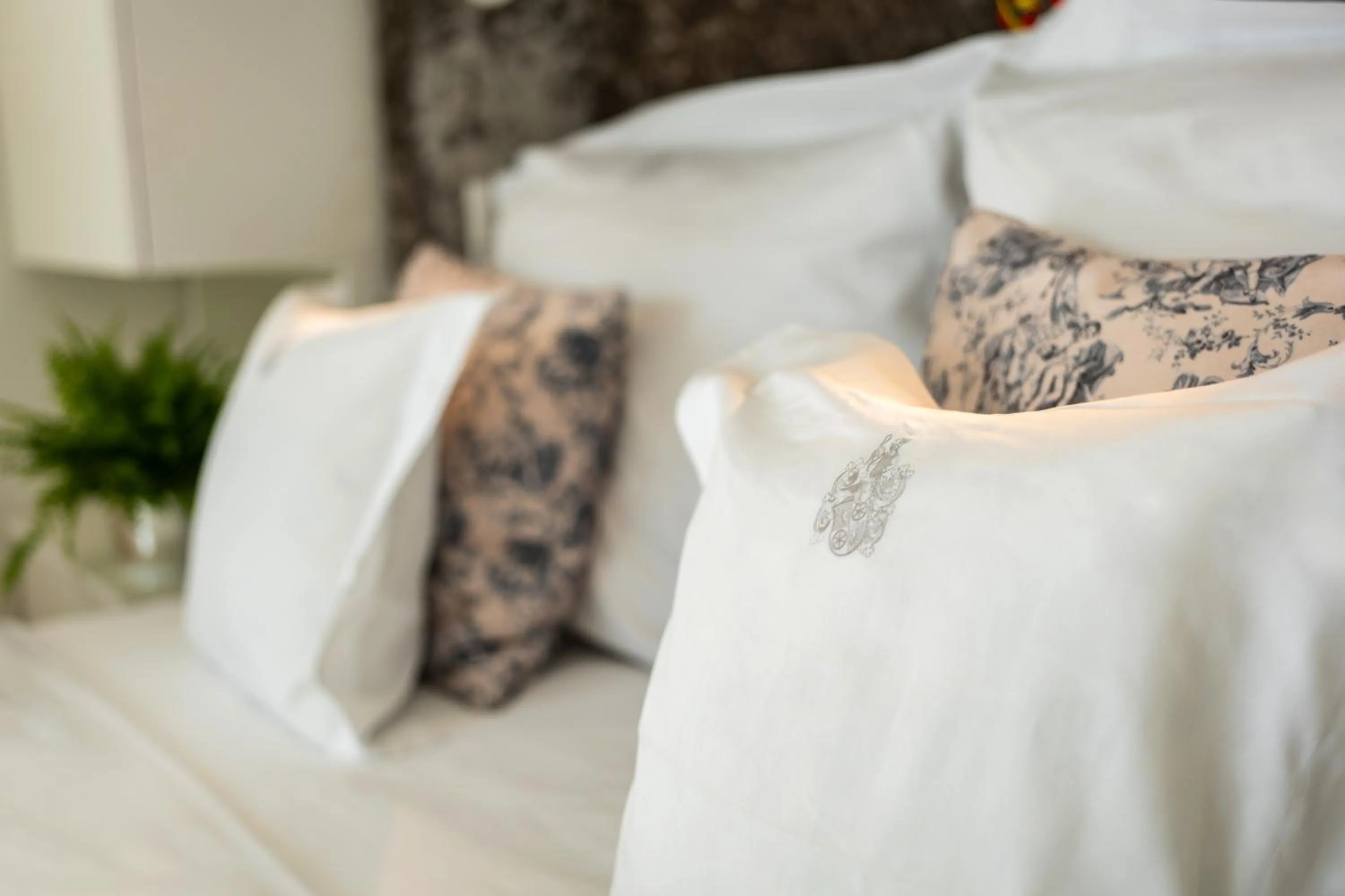 Decorative detail, Bed in SCHLOSSRESIDENZ - Boutique Apartments & Hotel Suiten