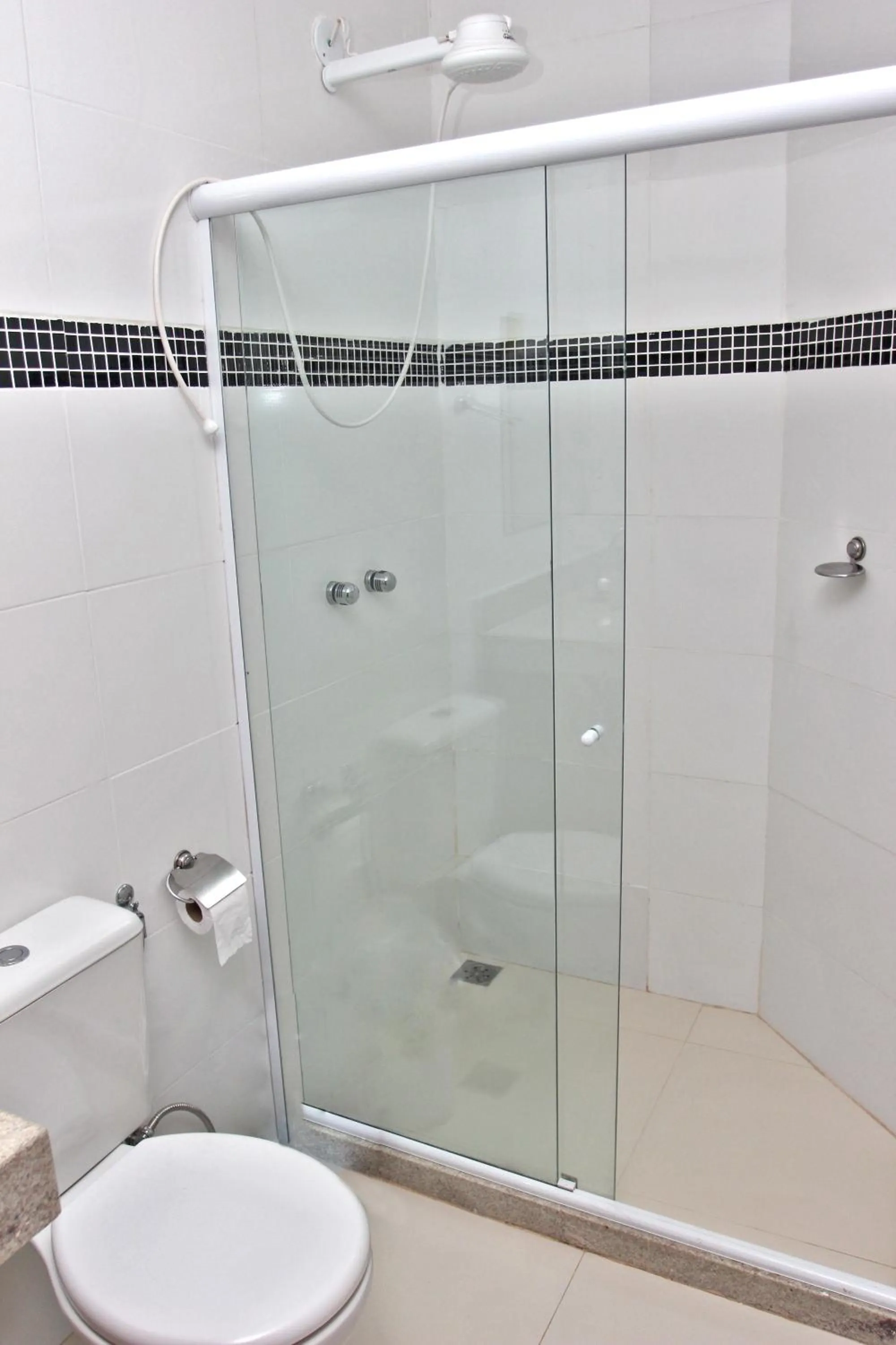 Bathroom in MDJ Suítes