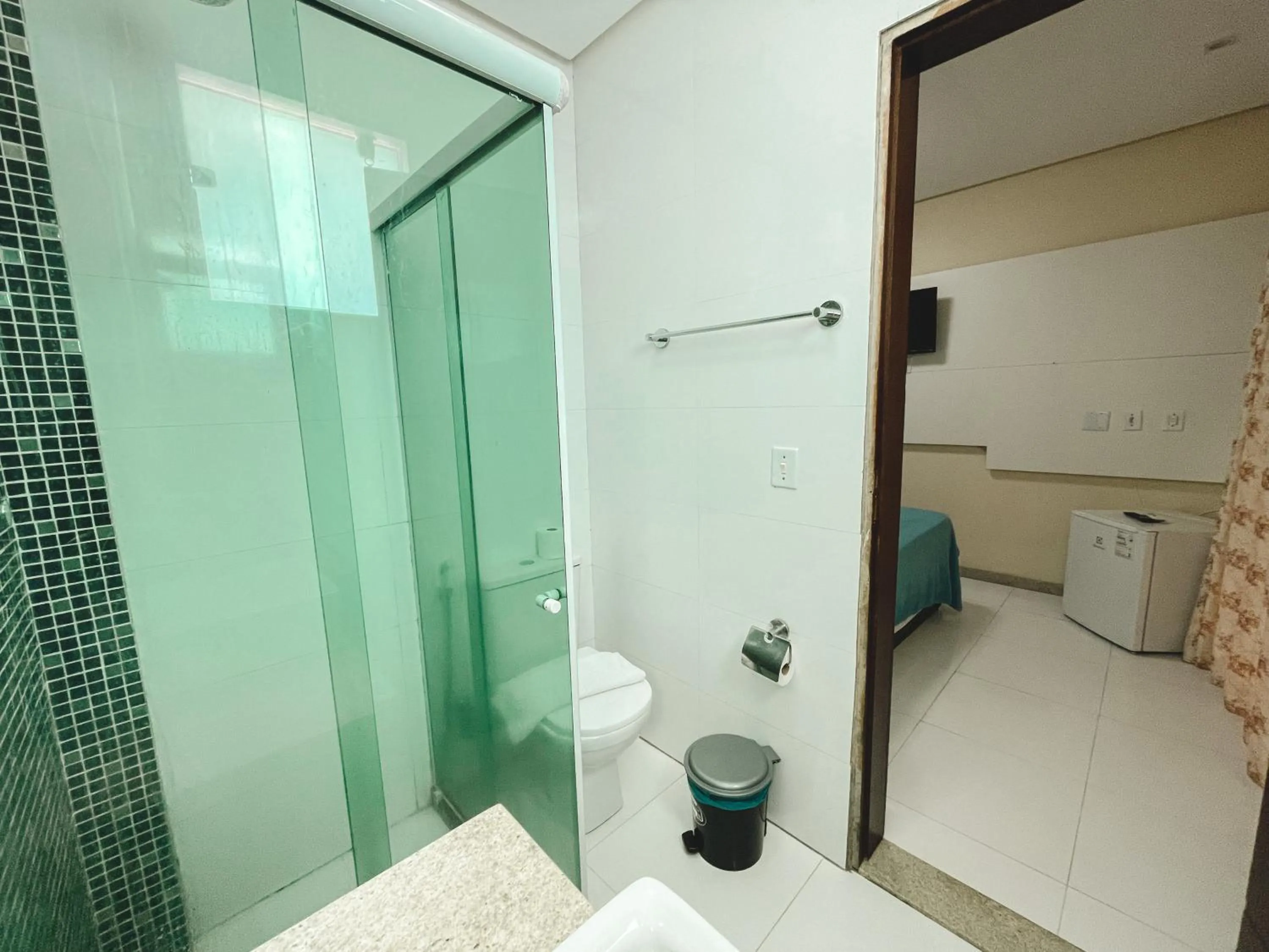 Shower in MDJ Suítes