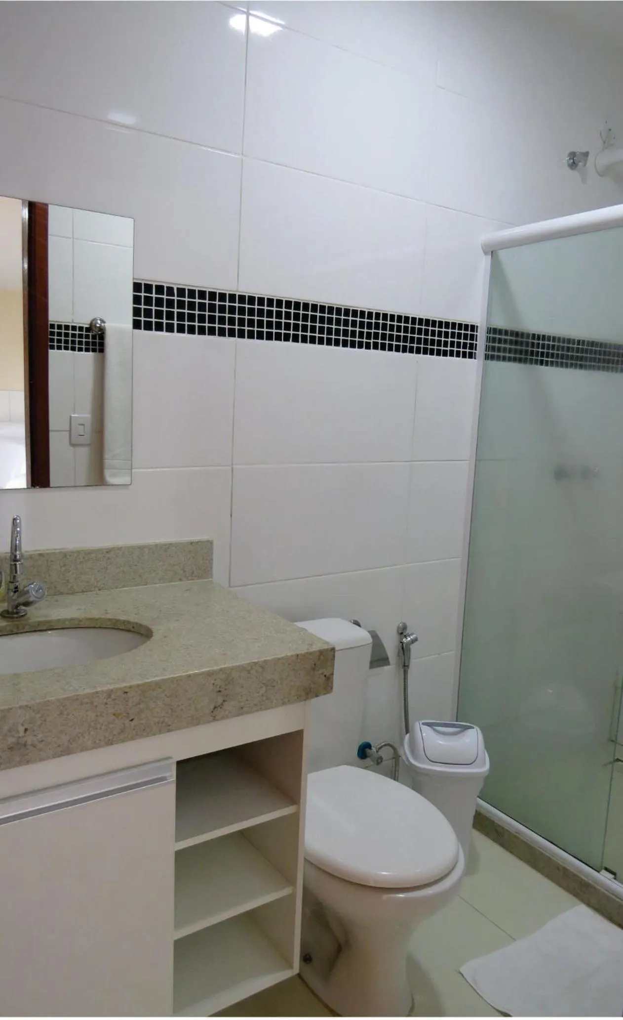 Bathroom in MDJ Suítes
