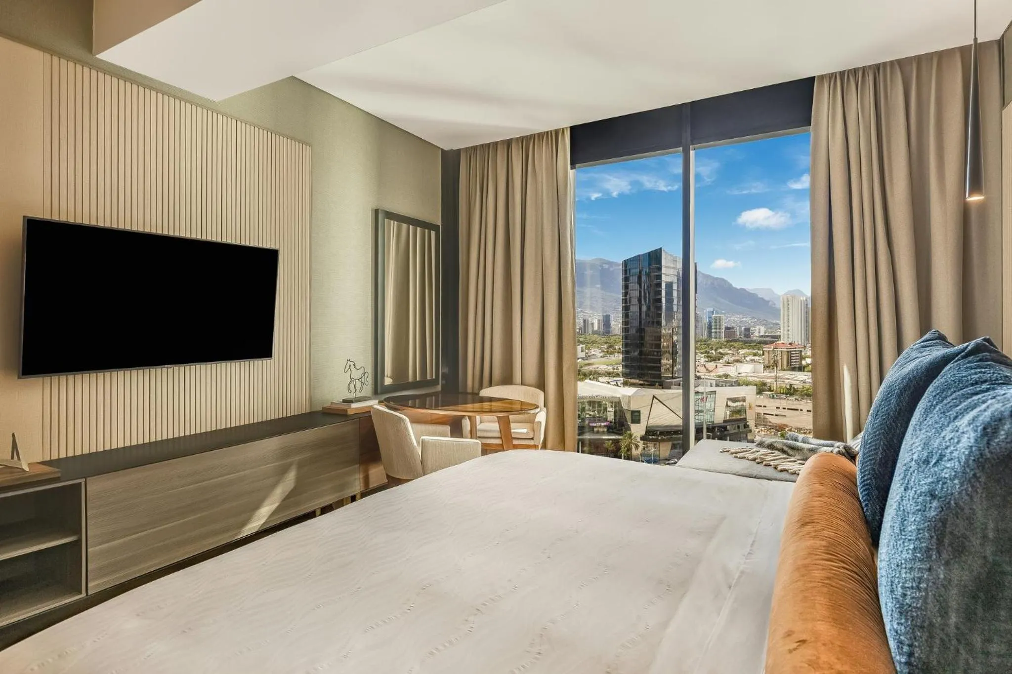 Photo of the whole room, Bed in Live Aqua Monterrey