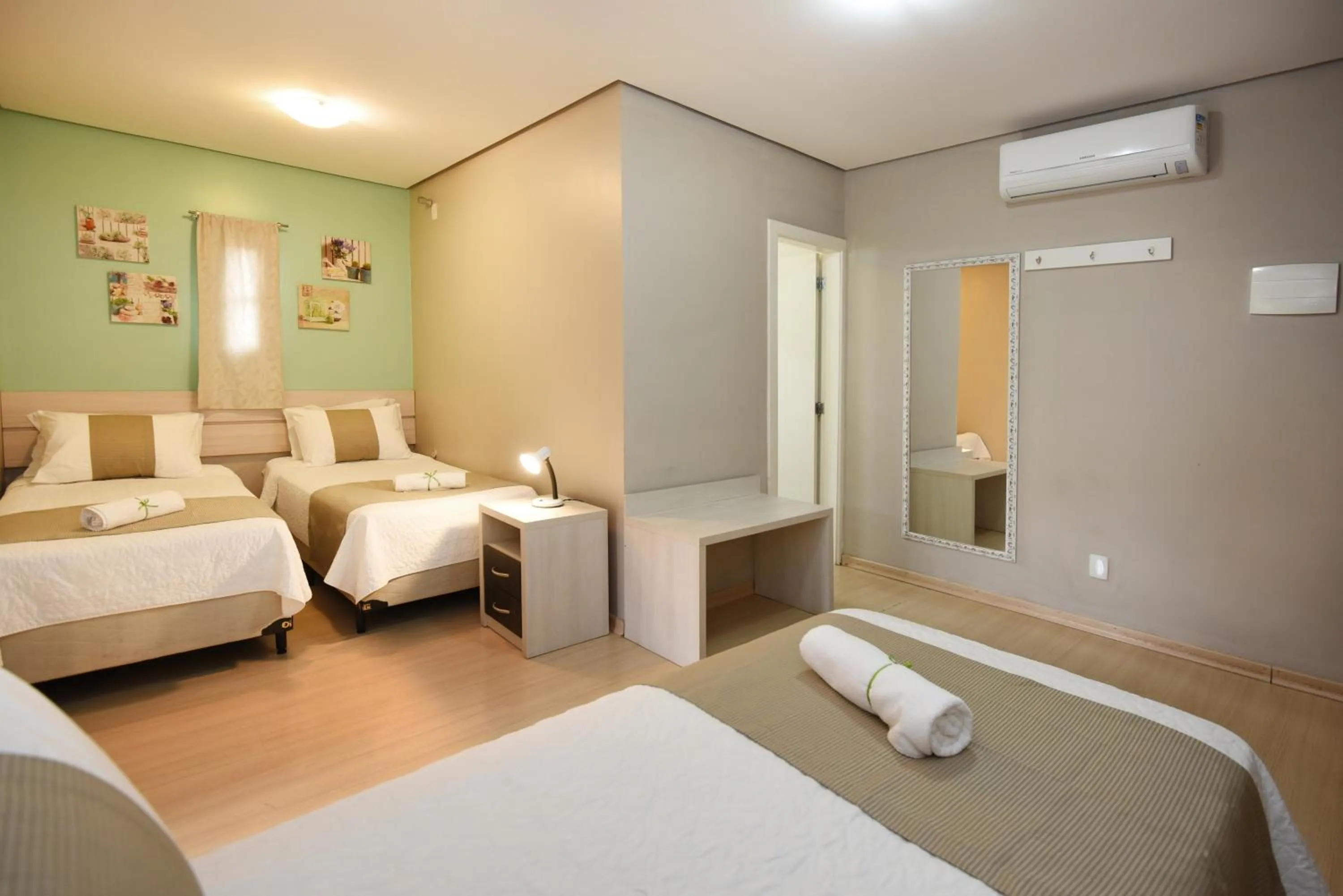 Photo of the whole room, Bed in Pousada Três Pinheiros