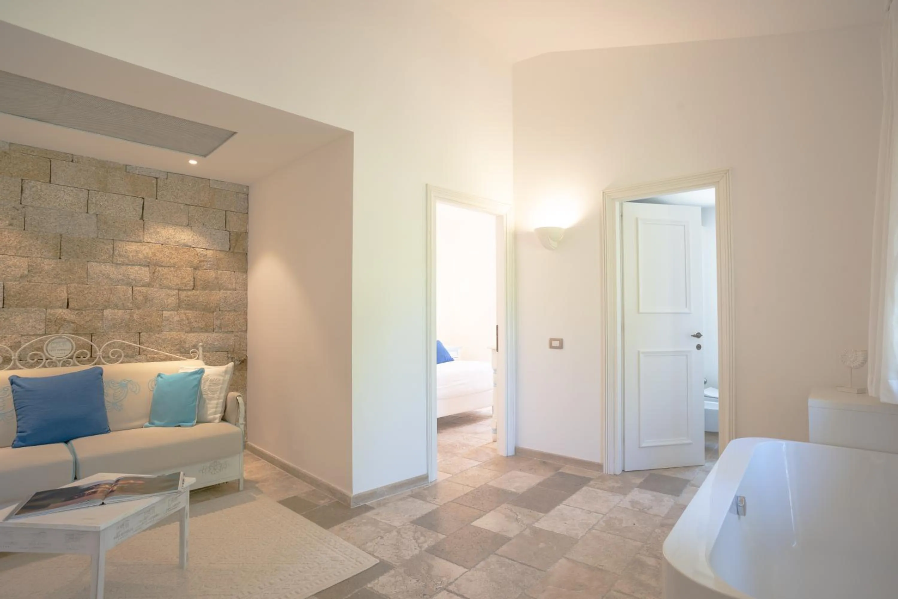 Living room, Bed in Hotel Cala Caterina