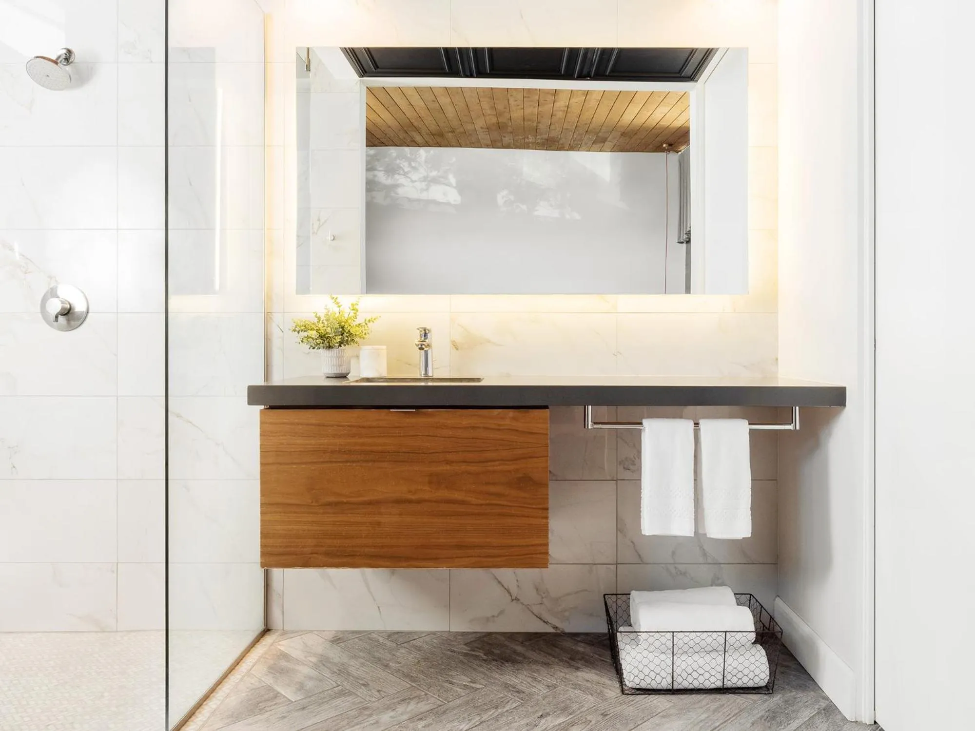 Shower in ARRIVE Palm Springs - Adults Only