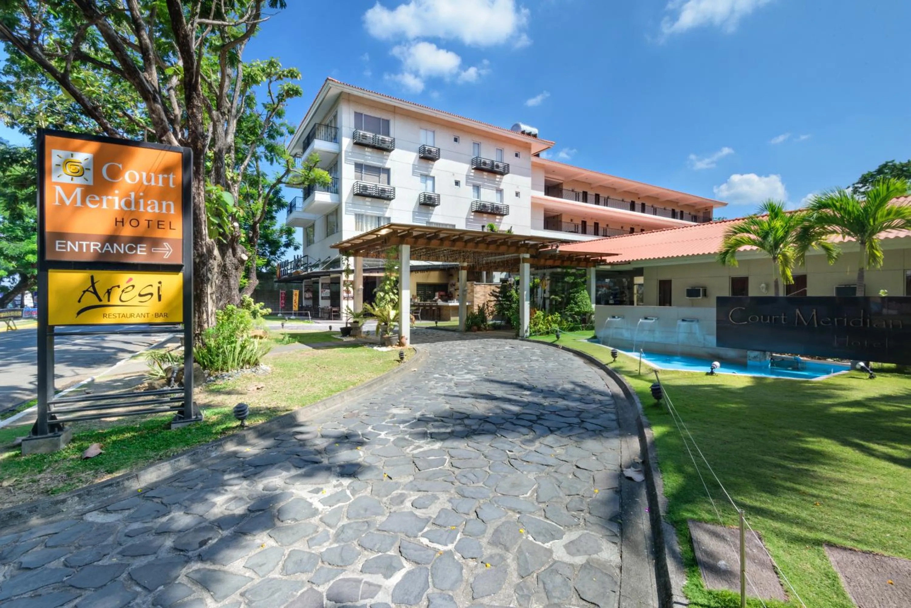 Facade/entrance in Court Meridian Hotel & Suites
