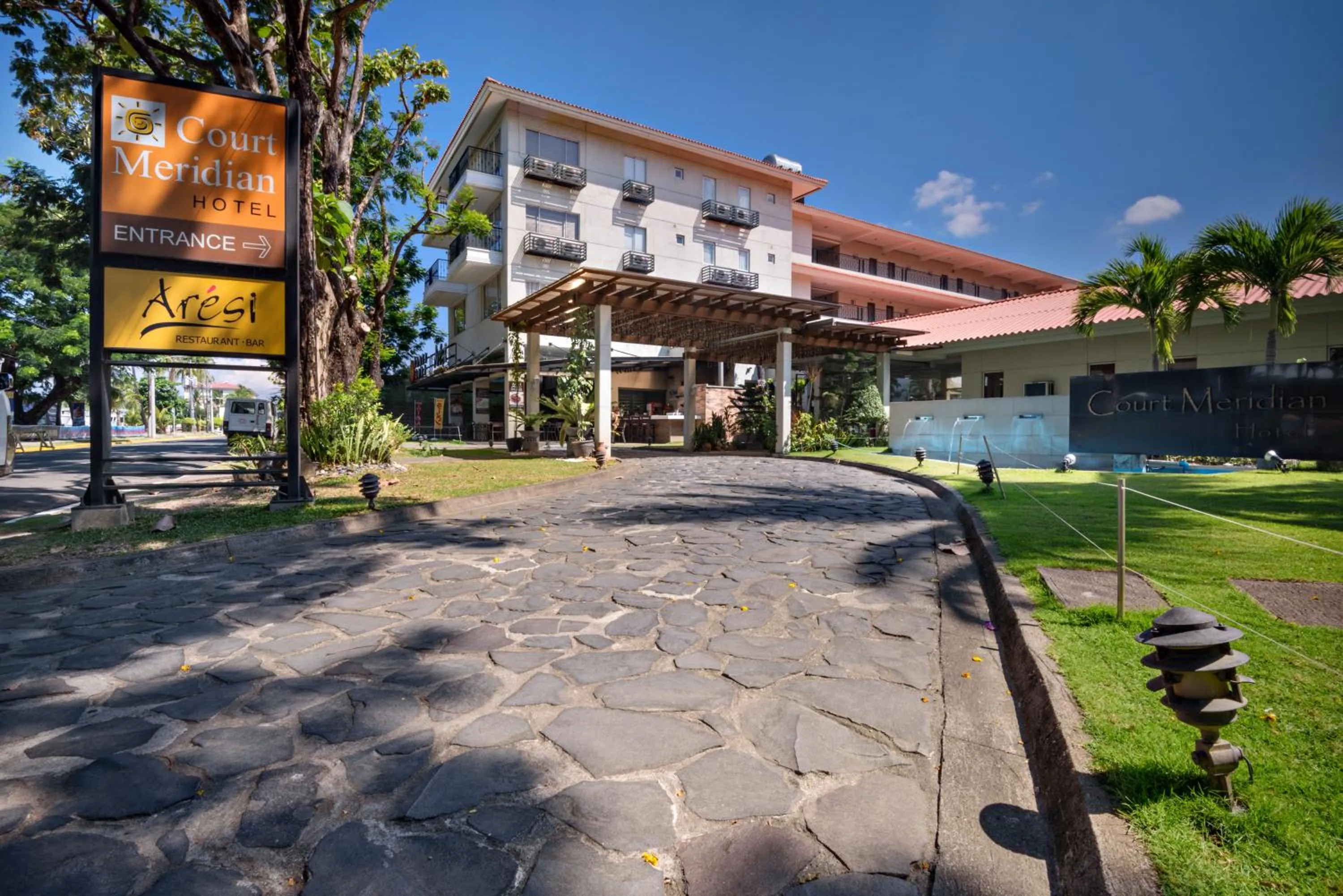 Facade/entrance in Court Meridian Hotel & Suites