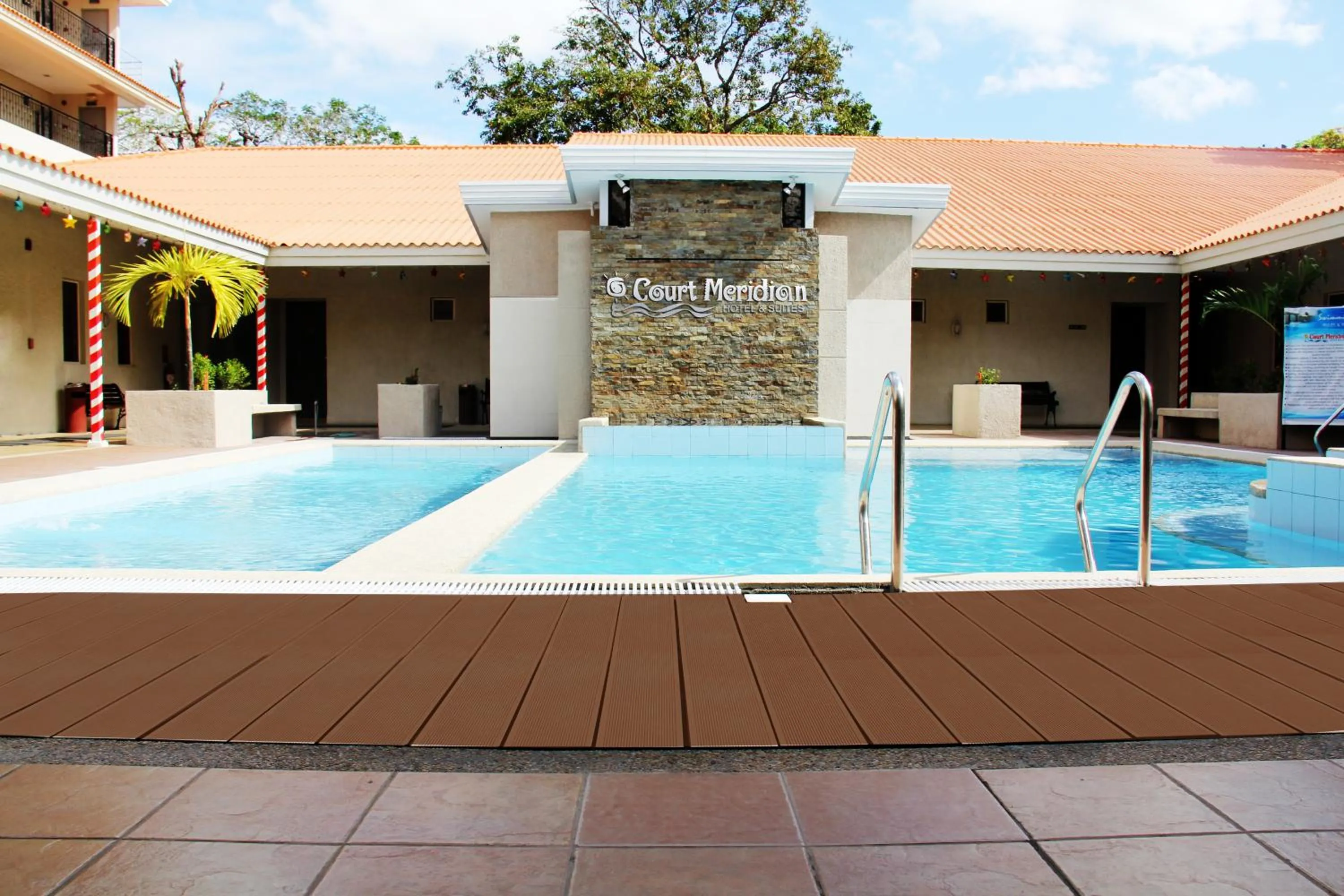 Swimming pool in Court Meridian Hotel & Suites