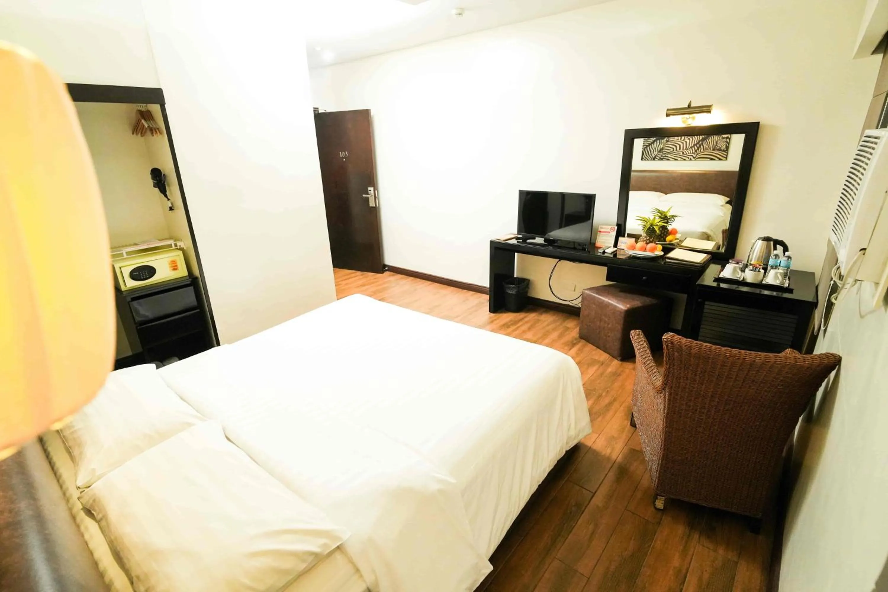 Bed in Court Meridian Hotel & Suites