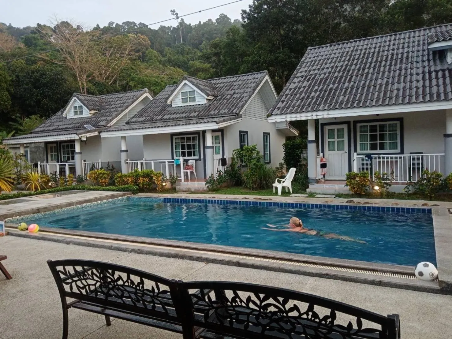 Property building in Suksompong Resort