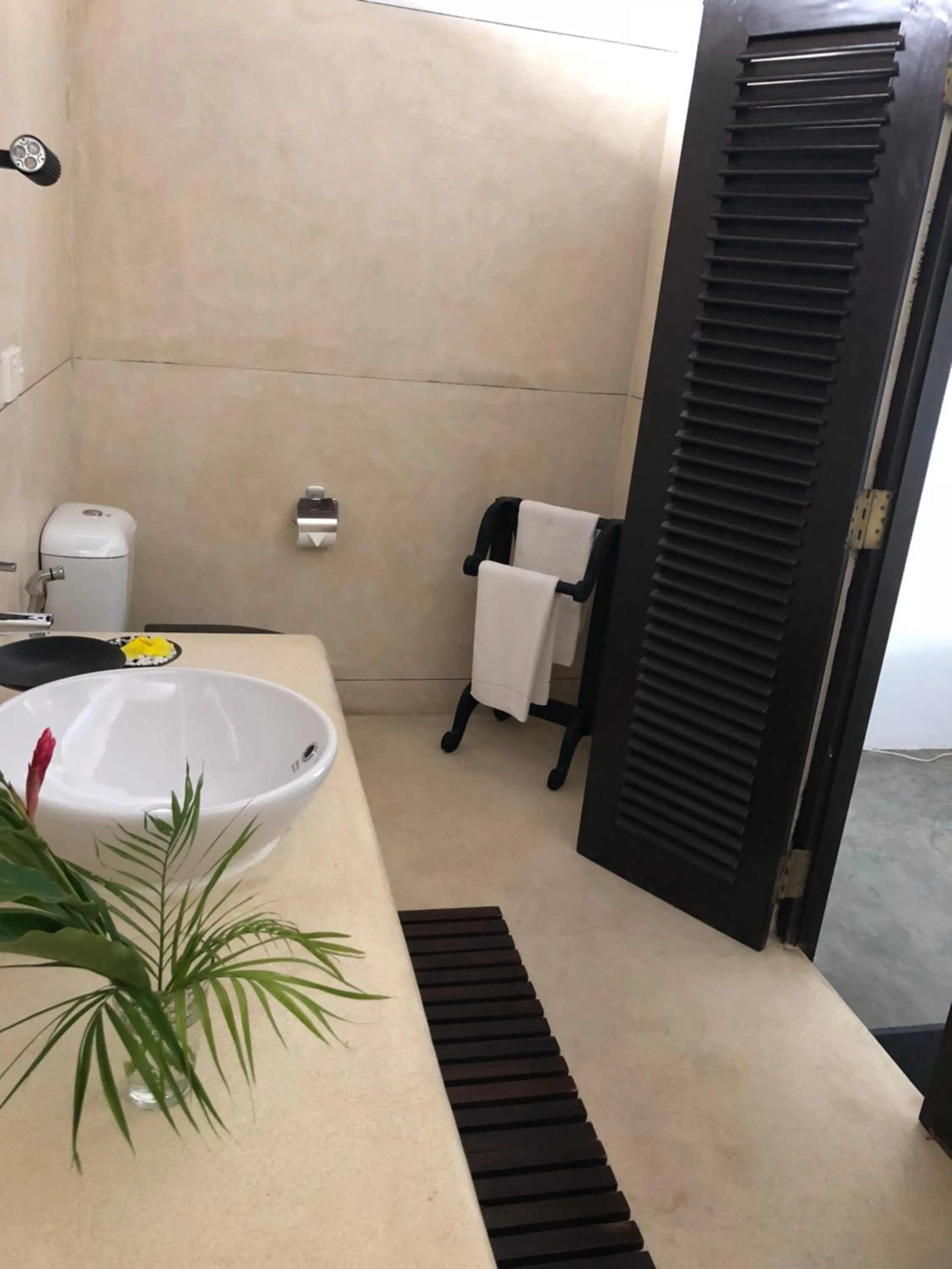 Shower in Galle Henna Beach House