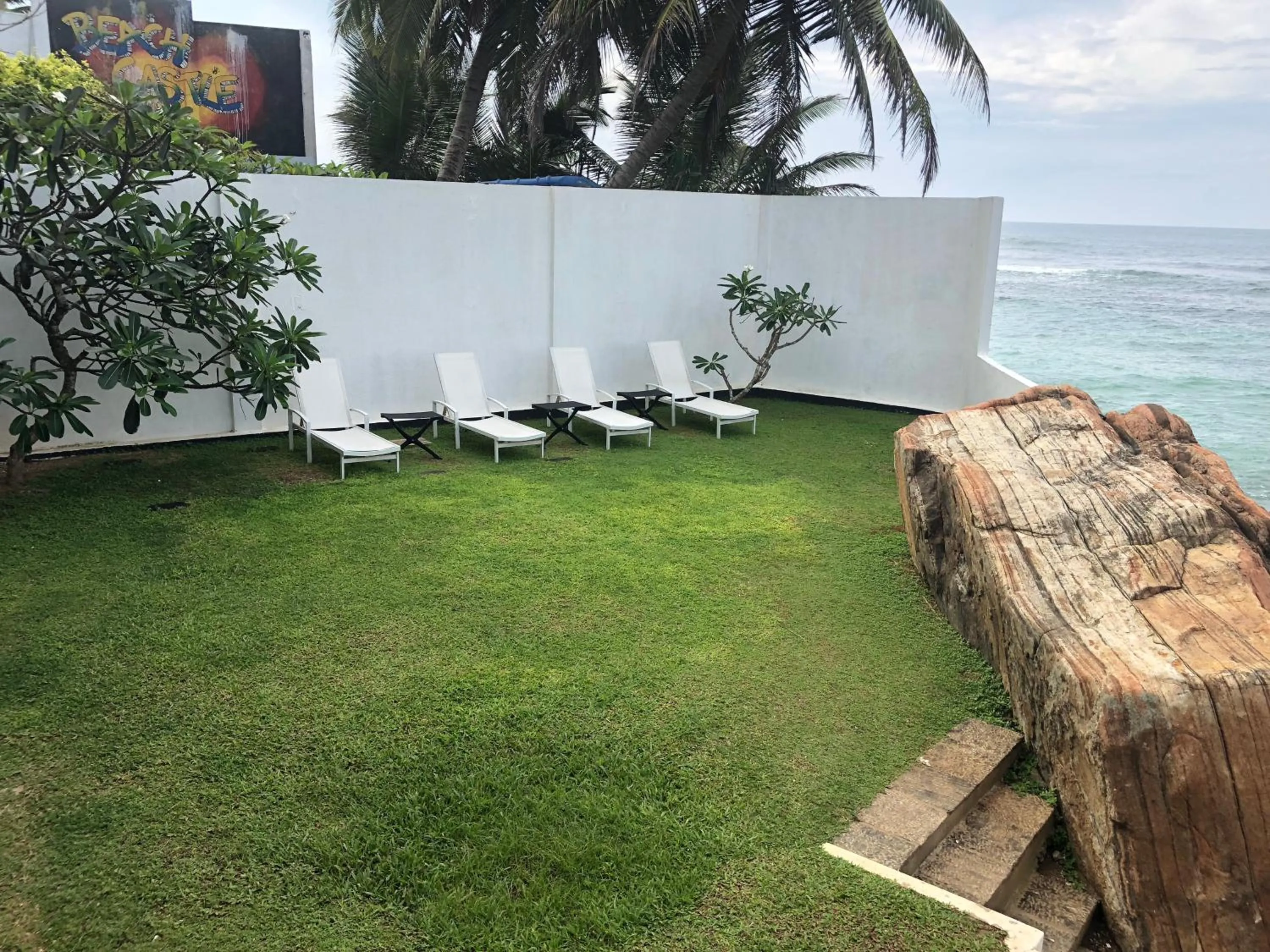 Garden in Galle Henna Beach House