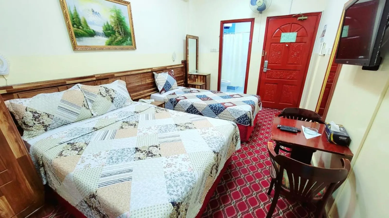 Photo of the whole room, Bed in Al Arraf Hotel