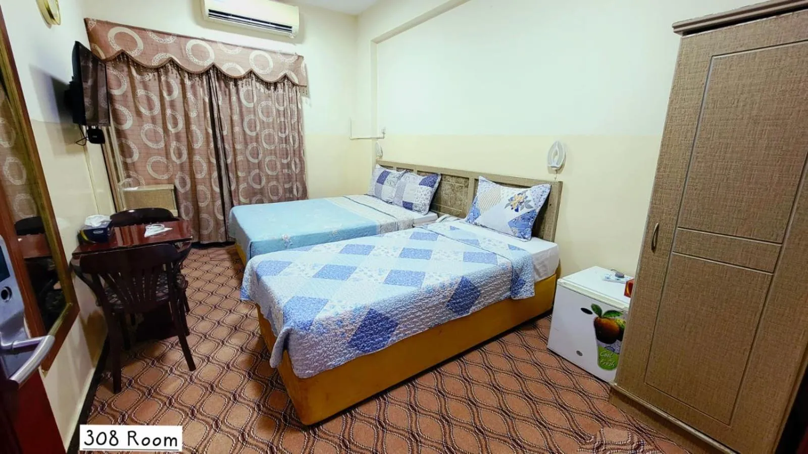 Photo of the whole room, Bed in Al Arraf Hotel