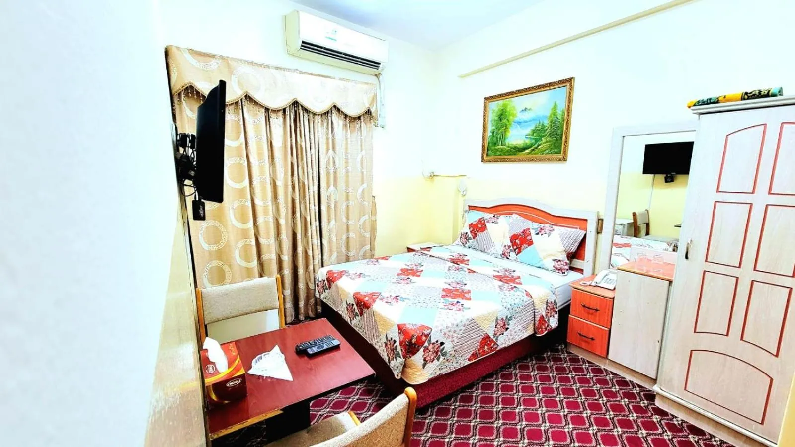 Photo of the whole room, Bed in Al Arraf Hotel