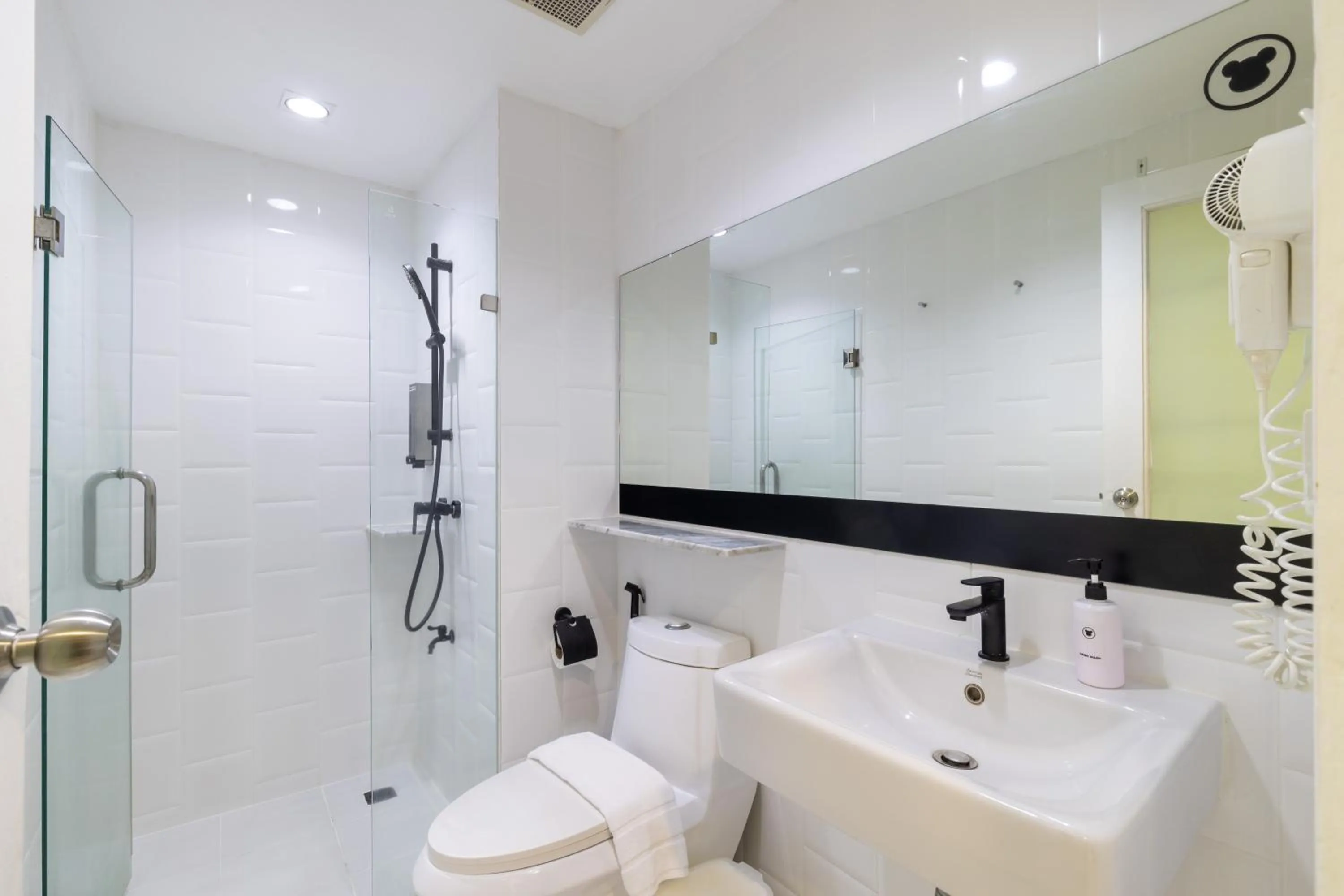 Shower in The Core Gallery Hotel