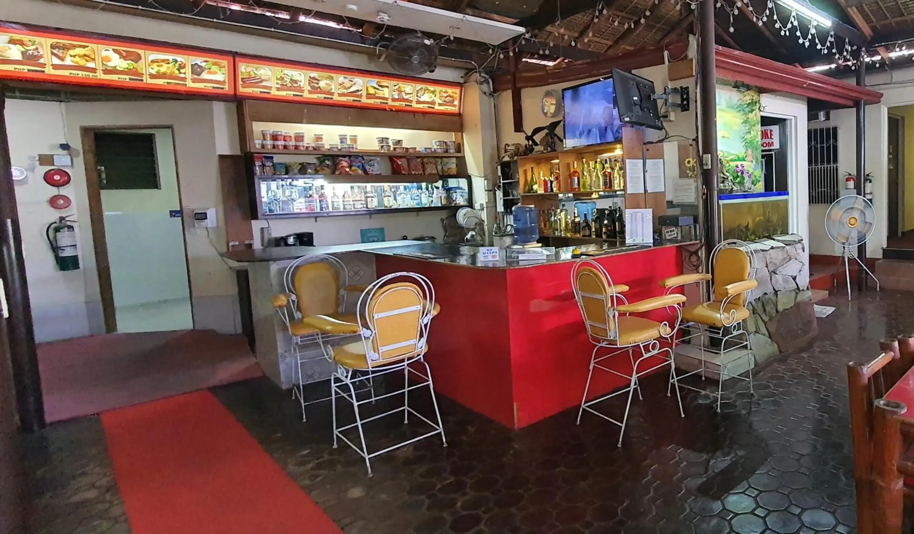 Lounge or bar in Cool Martin Family Hotel and Resort Lounge or bar in Cool Martin Family Hotel and Resort