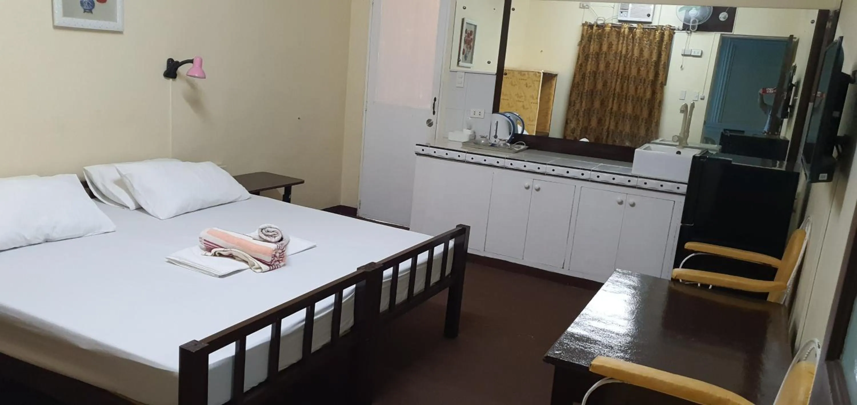 Photo of the whole room, Bed in Cool Martin Family Hotel and Resort