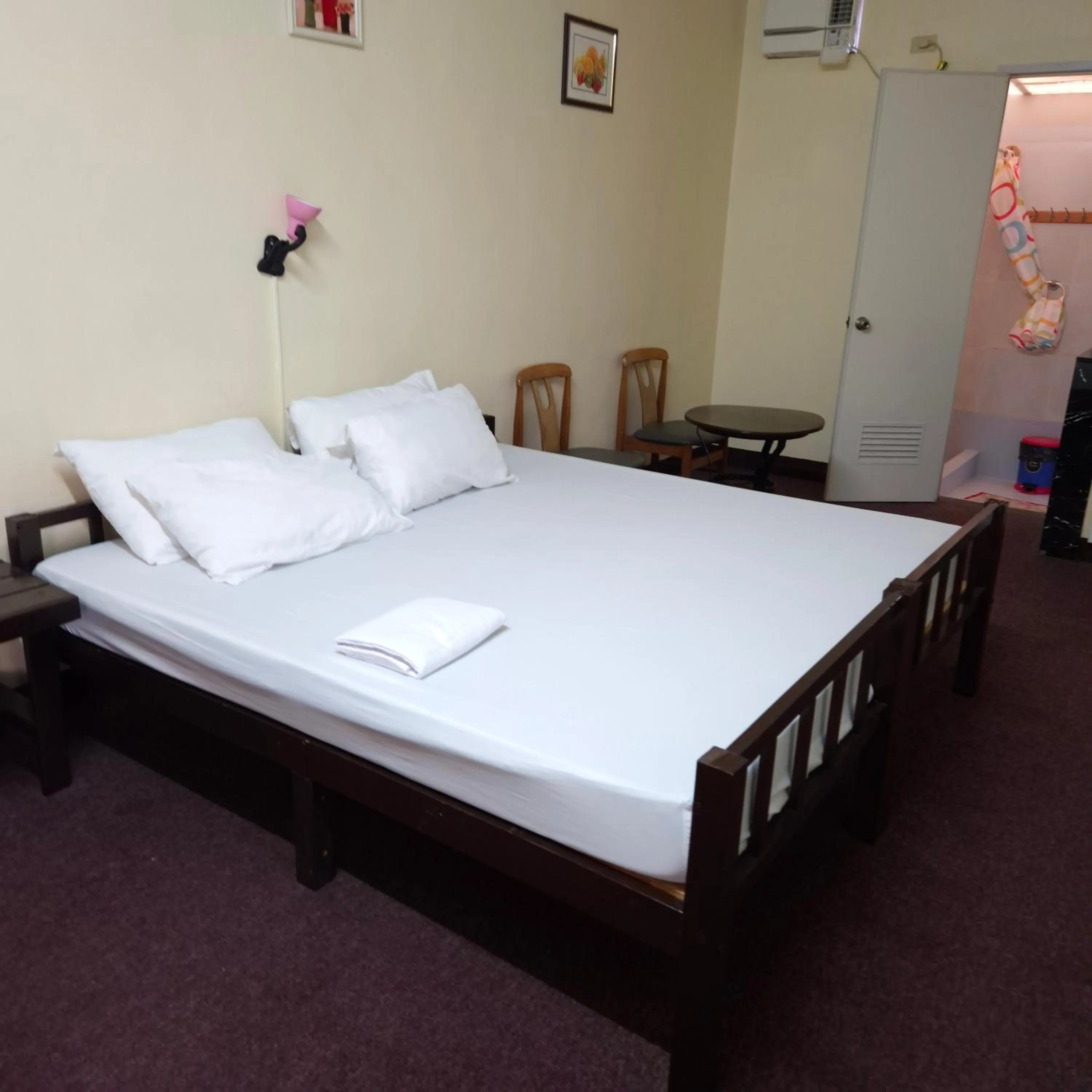 Photo of the whole room, Bed in Cool Martin Family Hotel and Resort