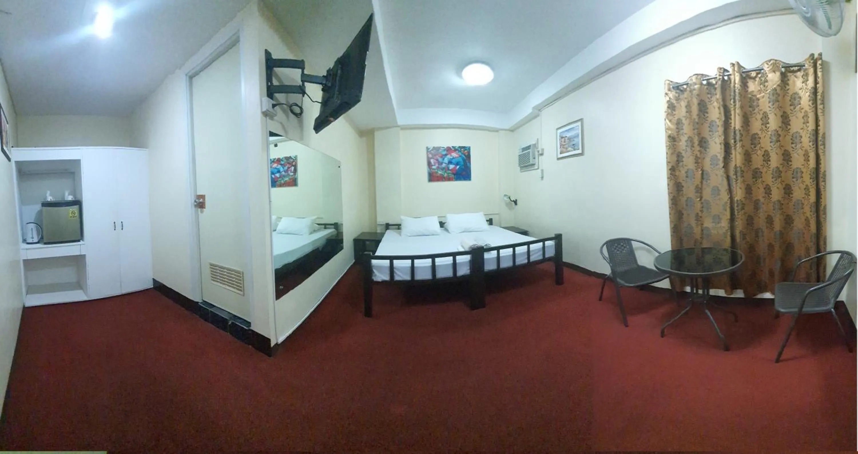 Photo of the whole room, Bed in Cool Martin Family Hotel and Resort