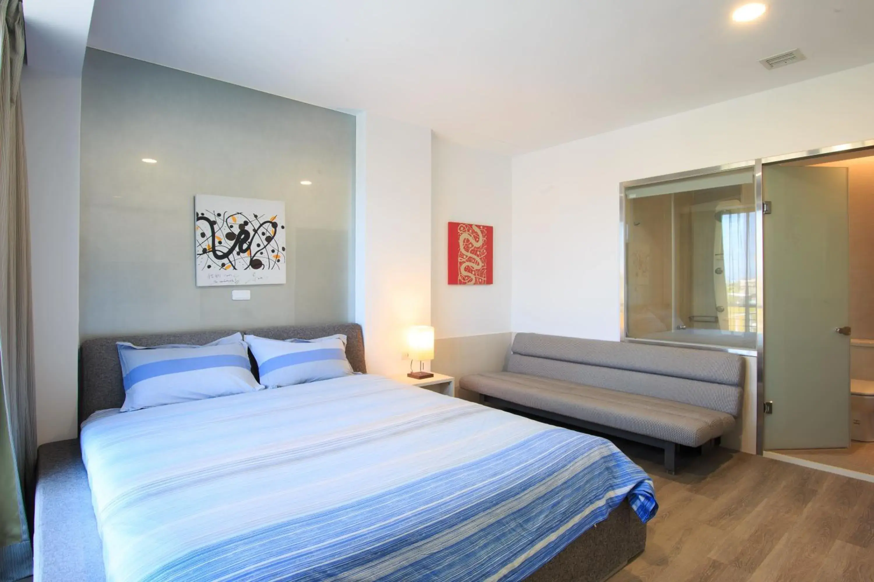 Photo of the whole room, Bed in The Designer's House Photo of the whole room, Bed in The Designer's House