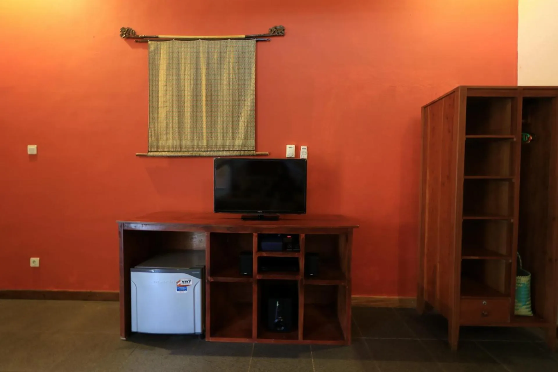 Communal lounge/ TV room in Albany Home Stay