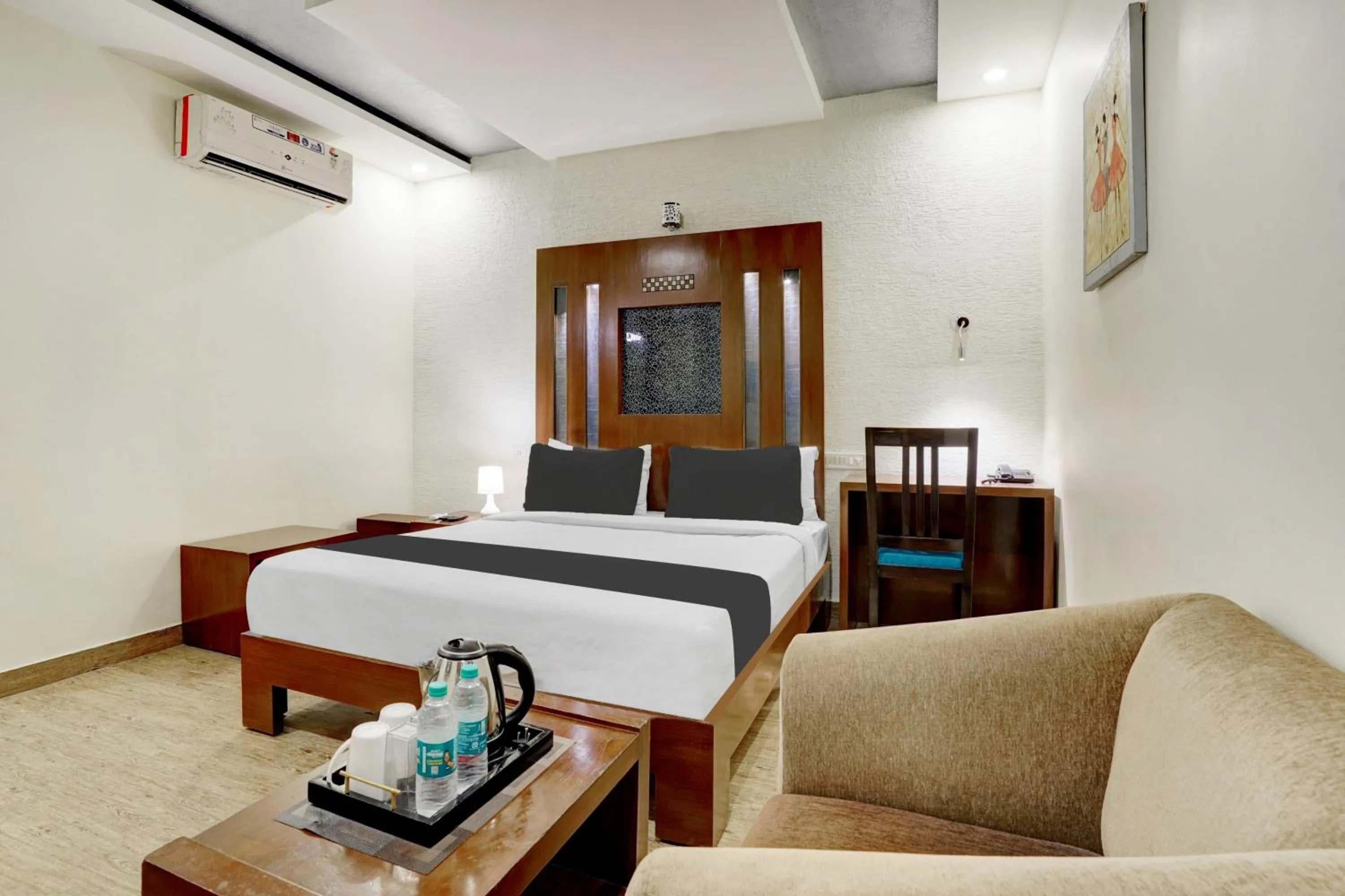 Bedroom, Bed in Super Townhouse Koramangala