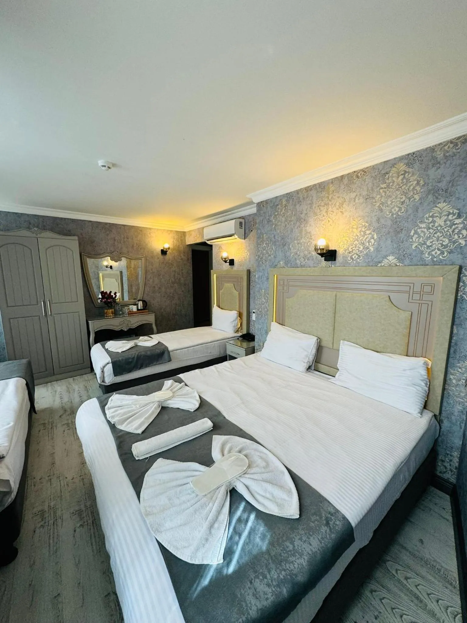 Photo of the whole room, Bed in Old City Viva Hotel