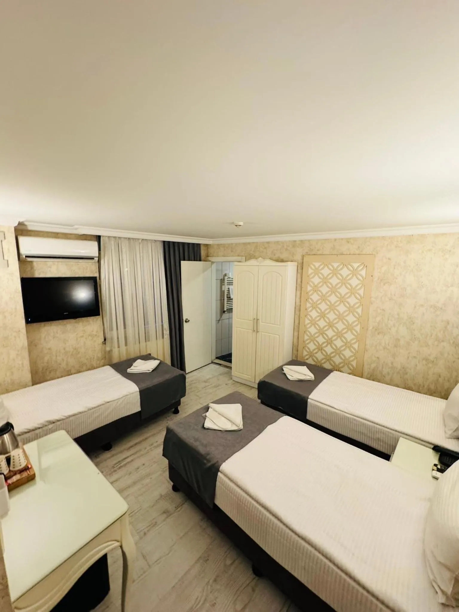 Photo of the whole room, Bed in Old City Viva Hotel