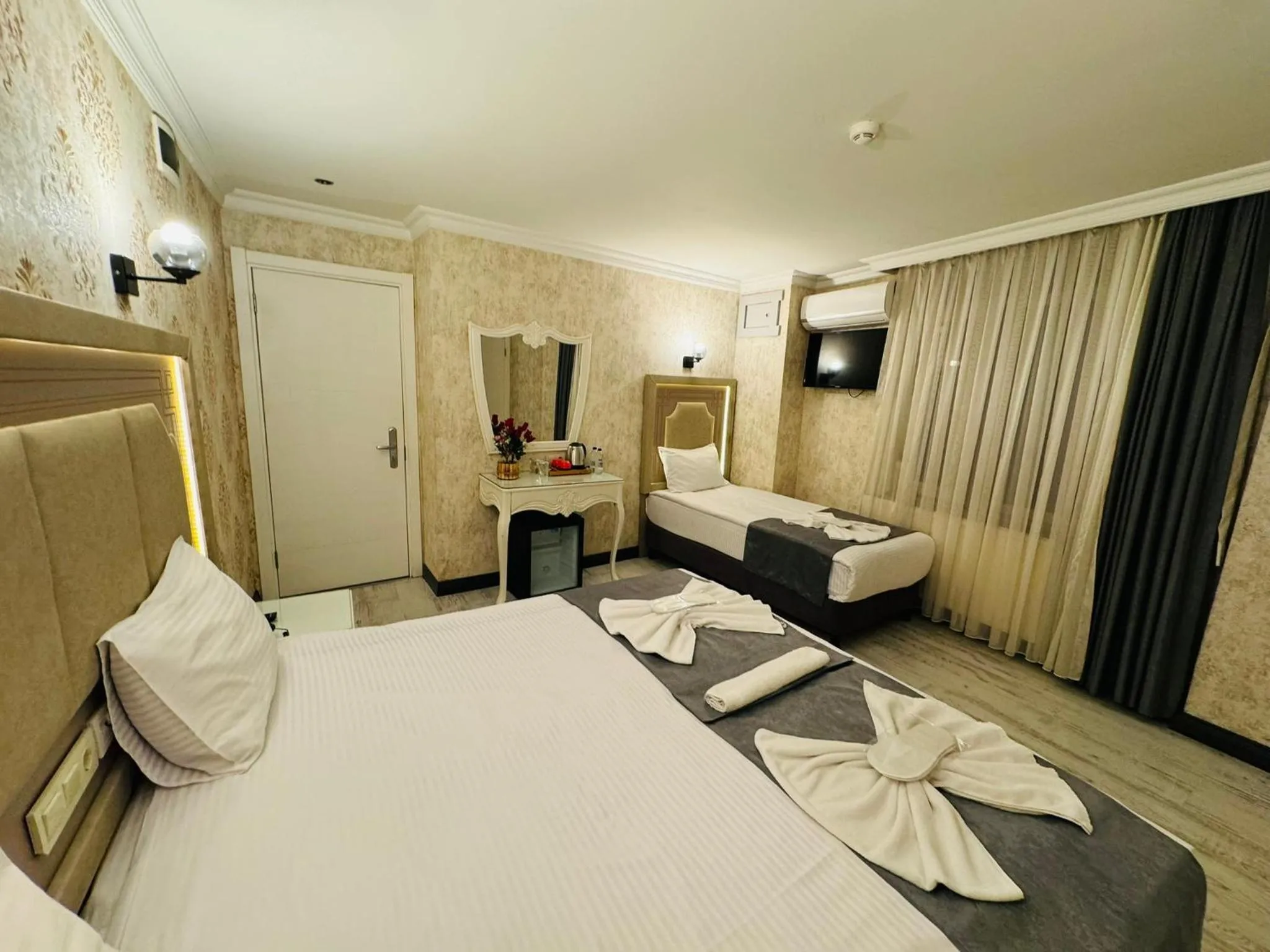 Photo of the whole room, Bed in Old City Viva Hotel